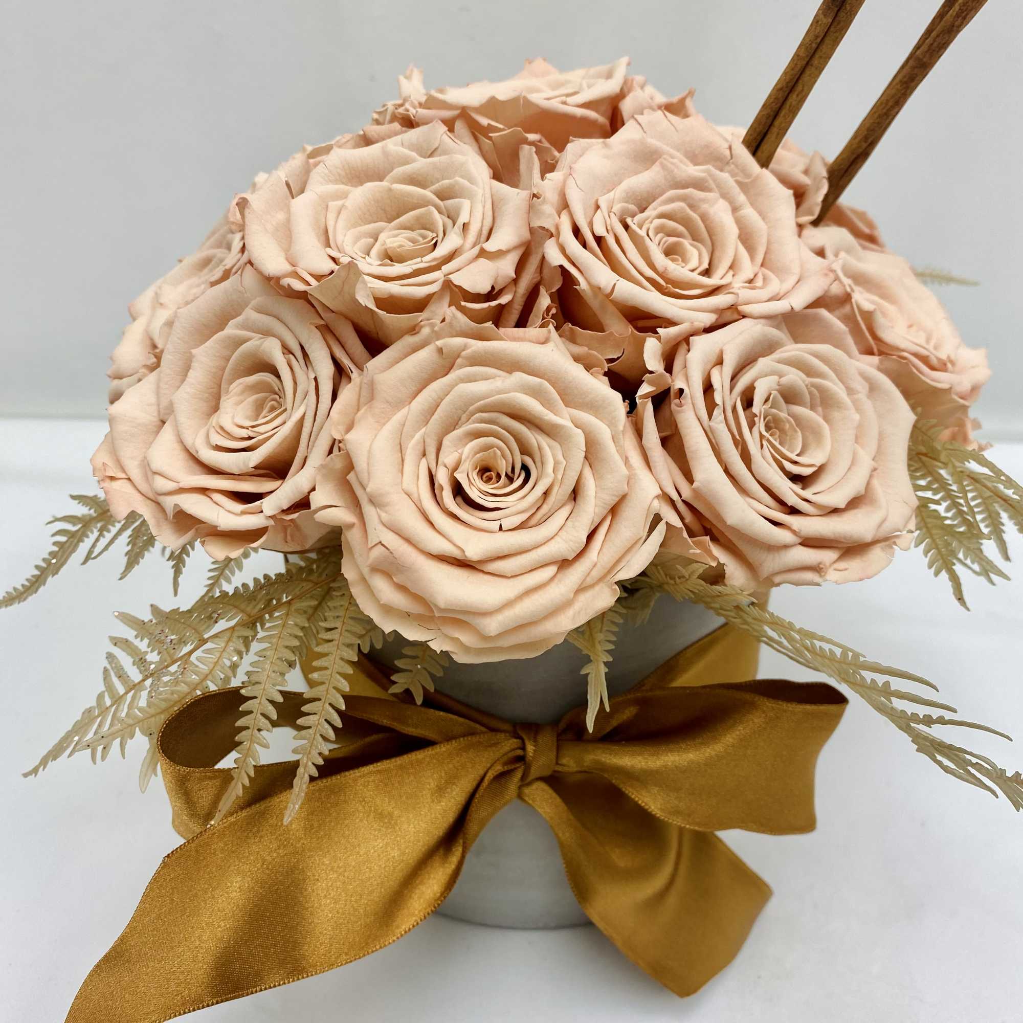 15 Forever natural roses that last for a year. &ldquo;The Cappuccino&rdquo;