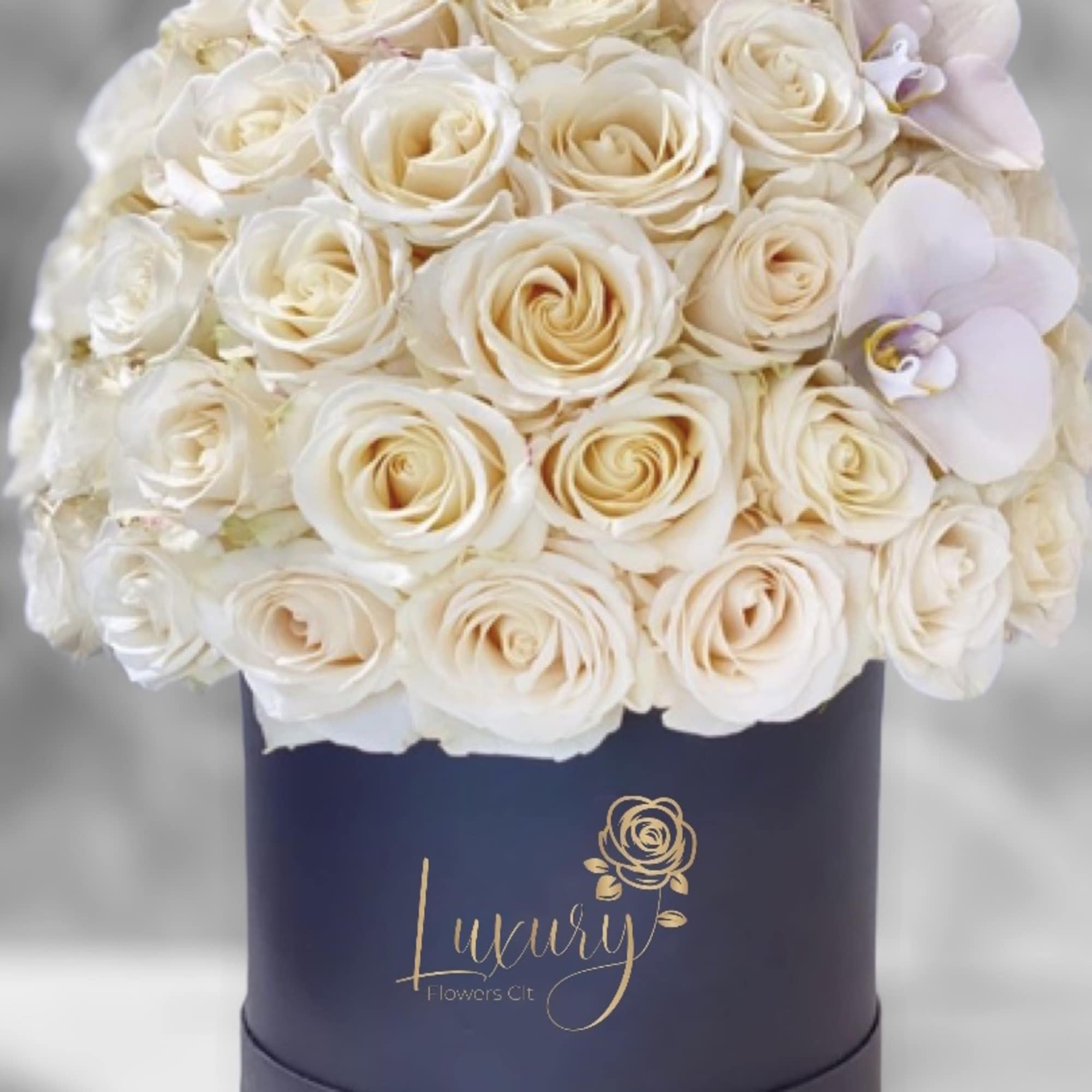 This box delivers all the beauty together in one arrangement. Topped with