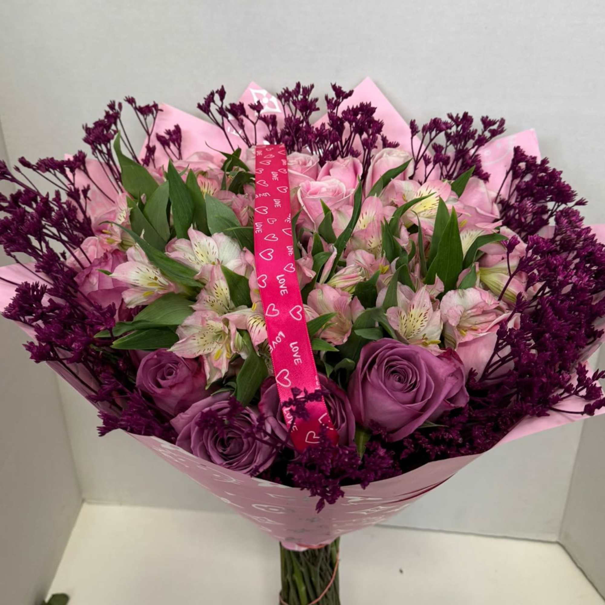 Our violet bouquet is intense and elegant and represents sensitivity and respect.