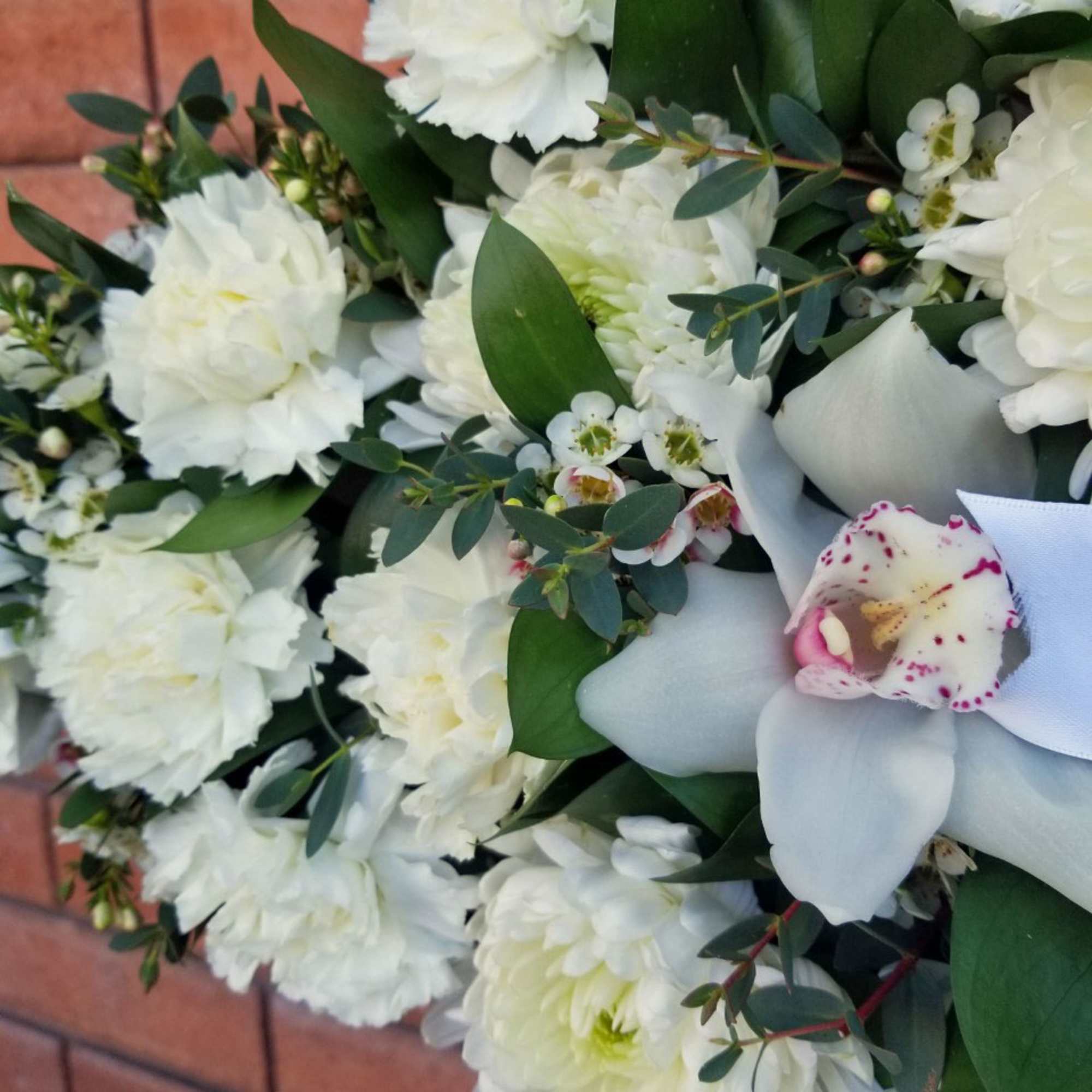 Express your deepest sympathies to friends and family members with a beautiful