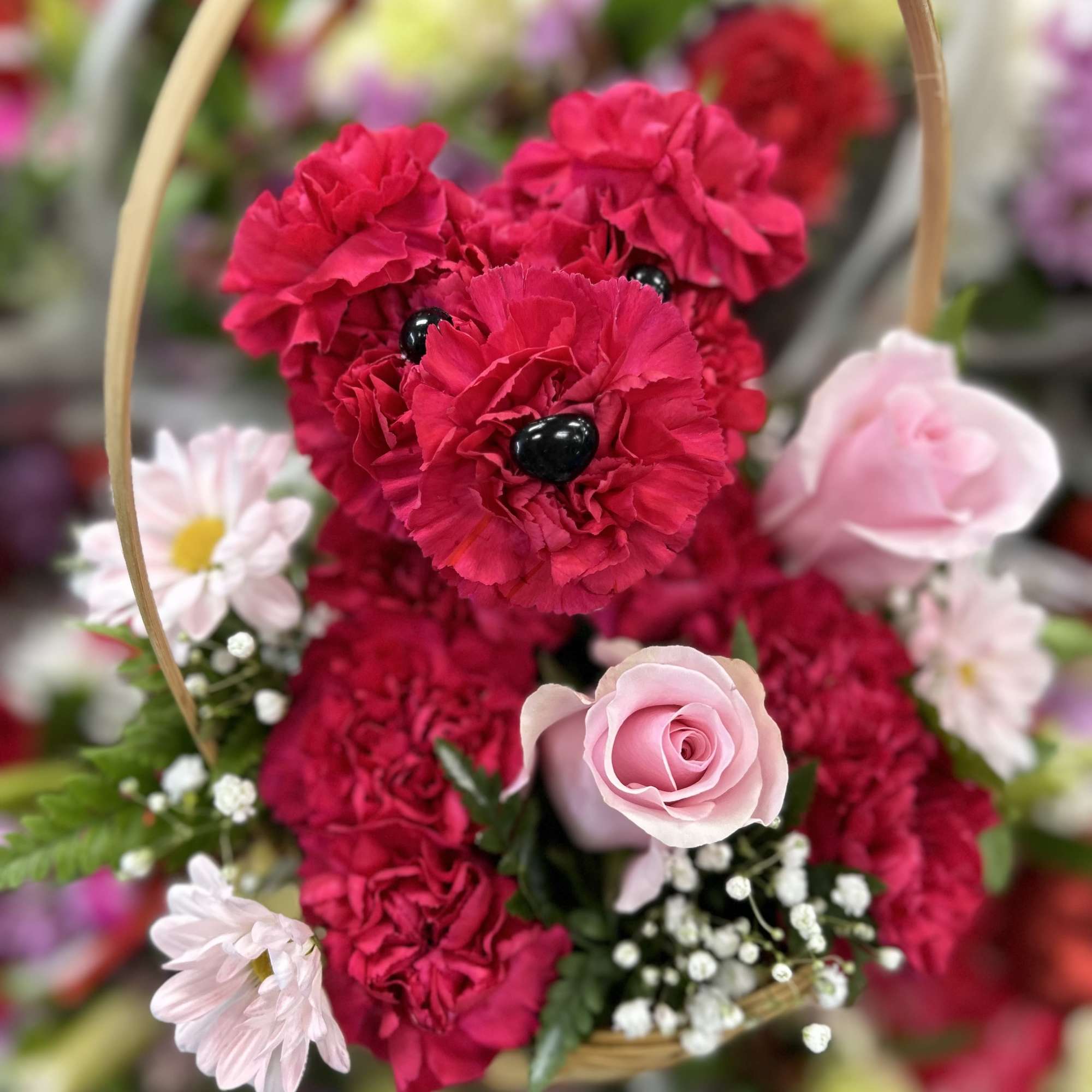 *PLEASE SPECIFY COLOR OF DOG IN NOTES*

Beautiful flowers in the shape of