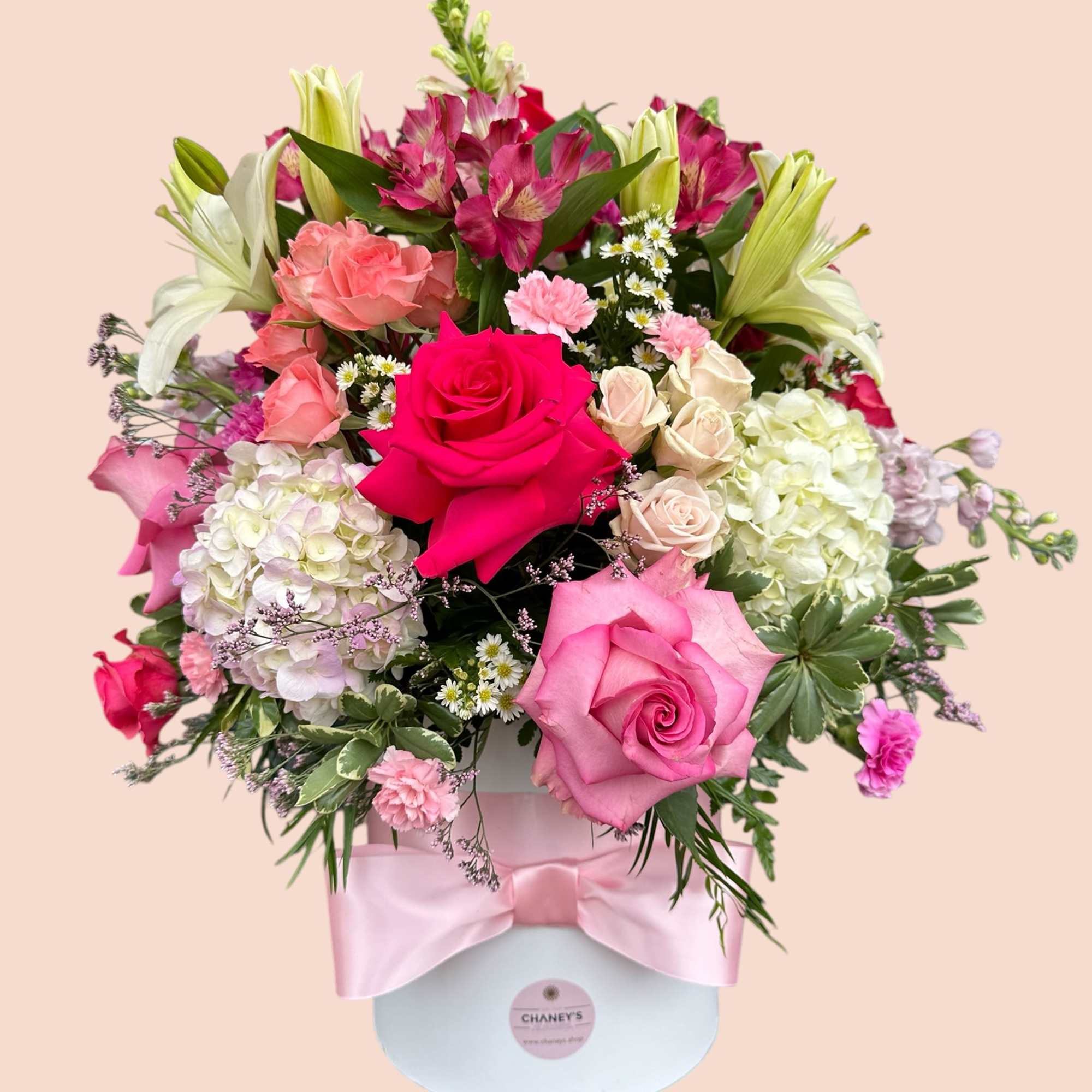 Dream pink and send XXL! Happy and cheerful premium flowermix 28&ldquo; tall