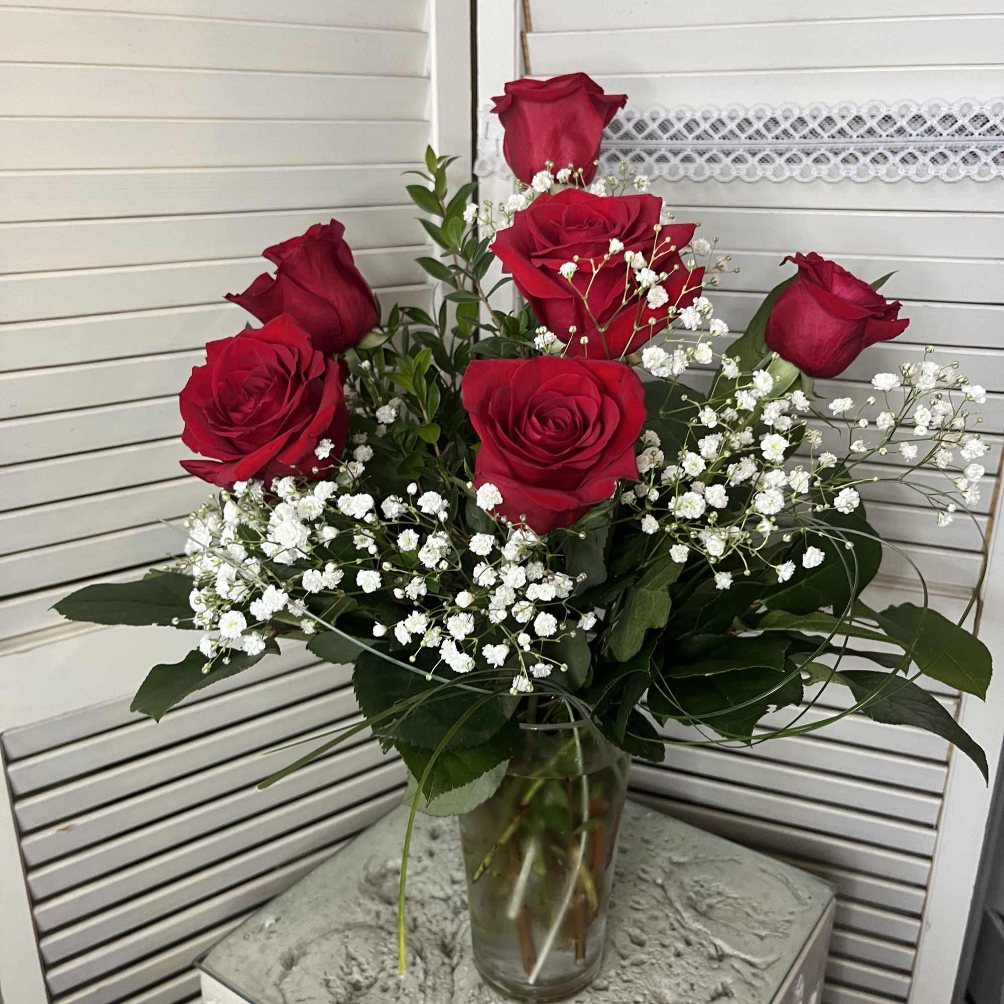 Half dozen red roses