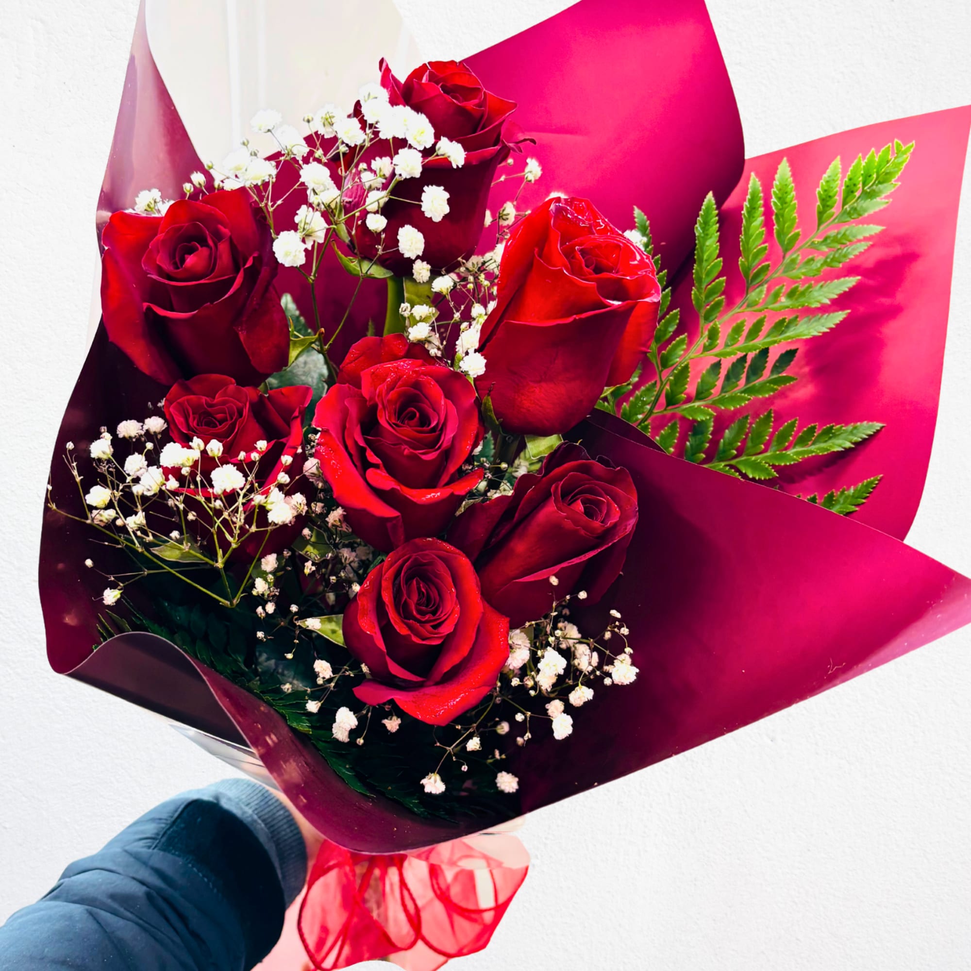 This Sweet Bouquet includes 7 Red Ruby Roses designed with baby&#039;s breath