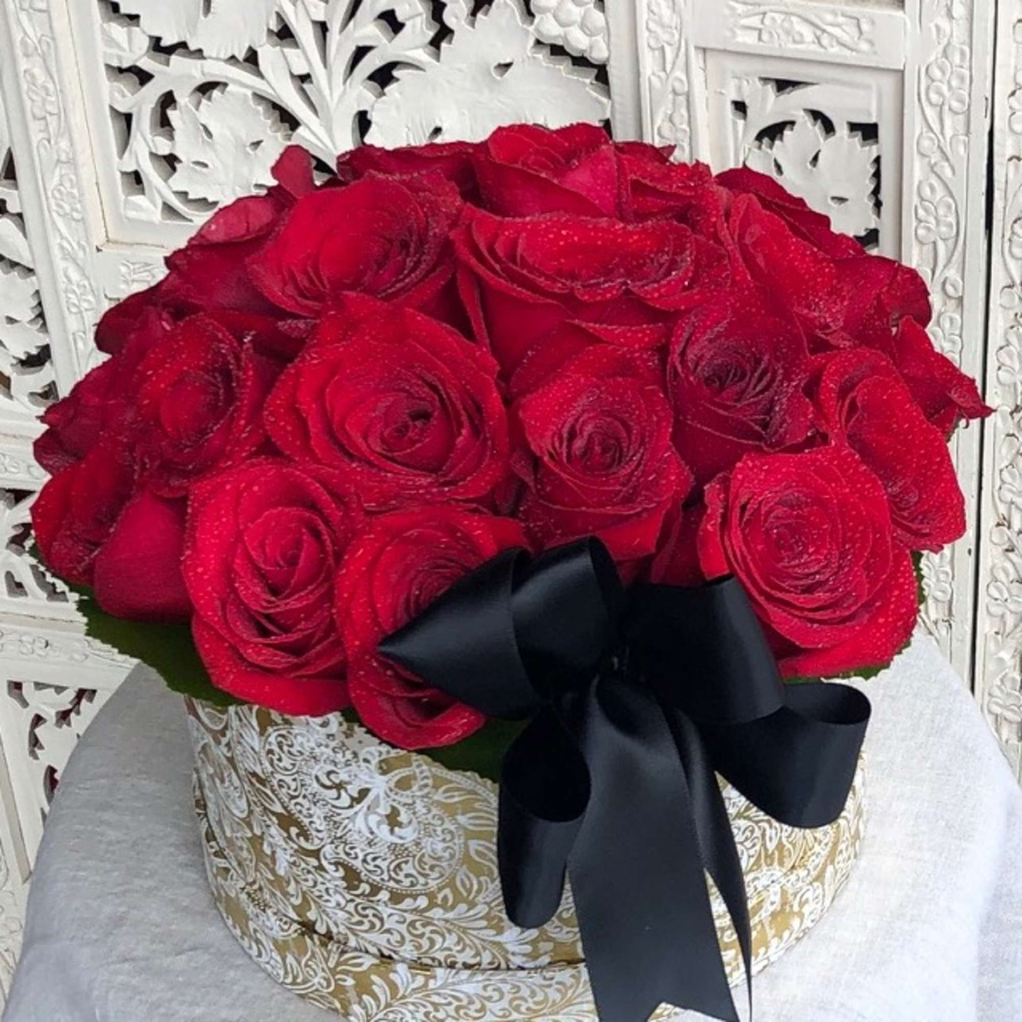 Please note the rose box pictured is the PREMIUM or 2 DOZEN