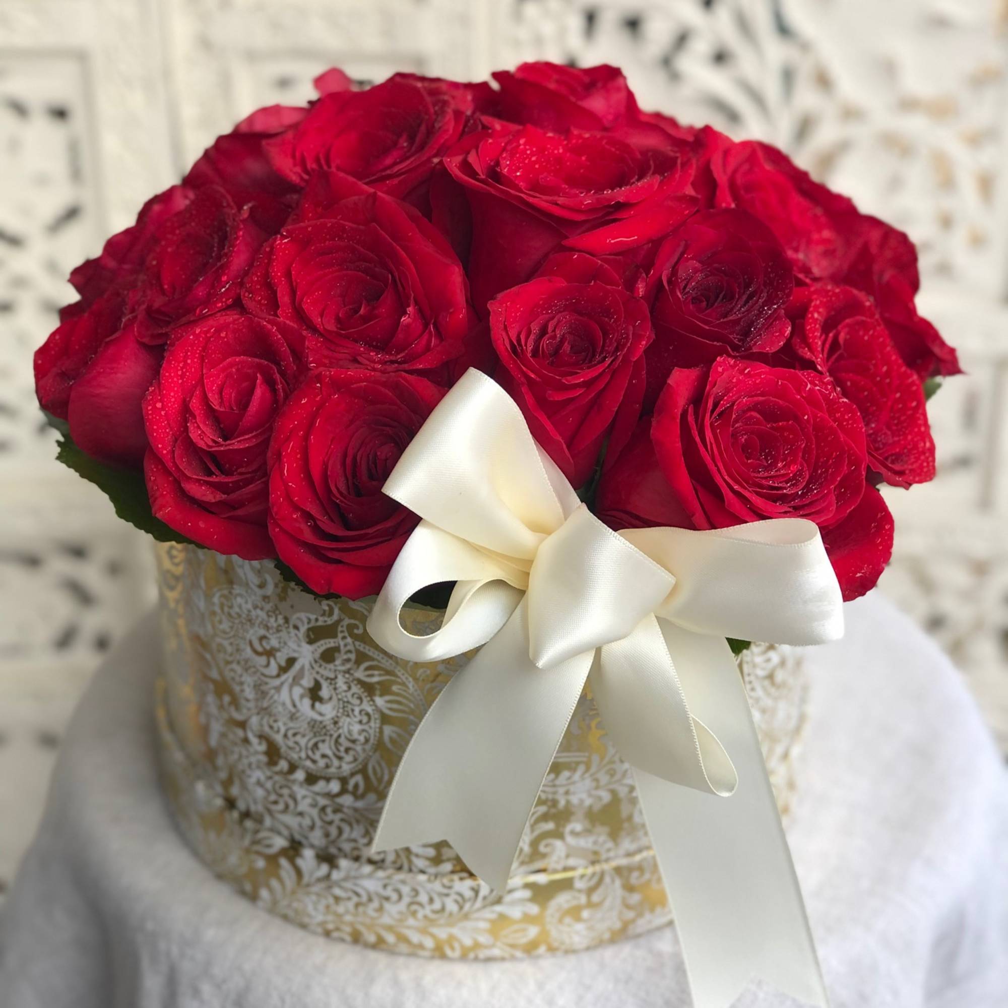 Please note the rose box pictured is the PREMIUM or 2 DOZEN