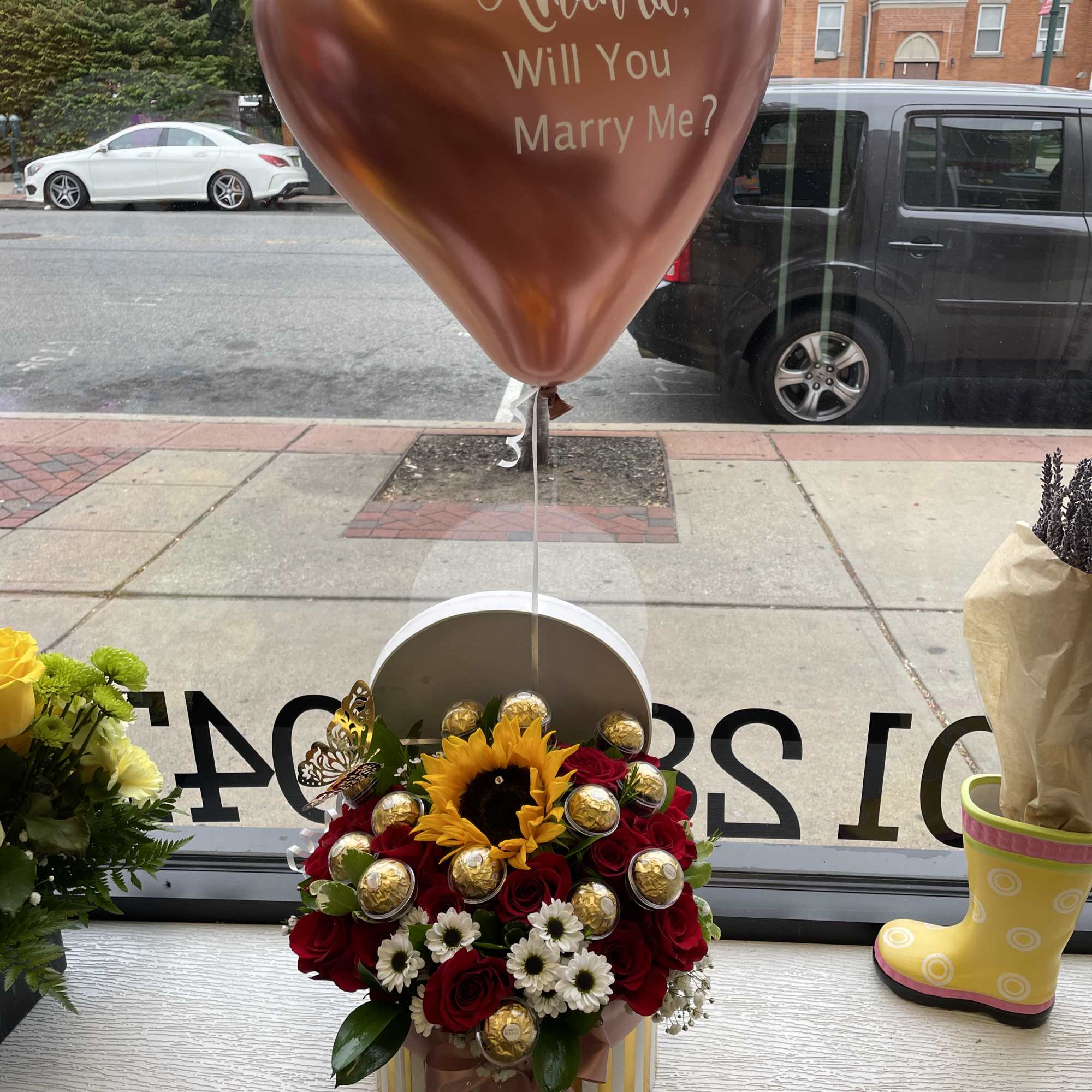 24 Roses and mini daisies in box with chocolates