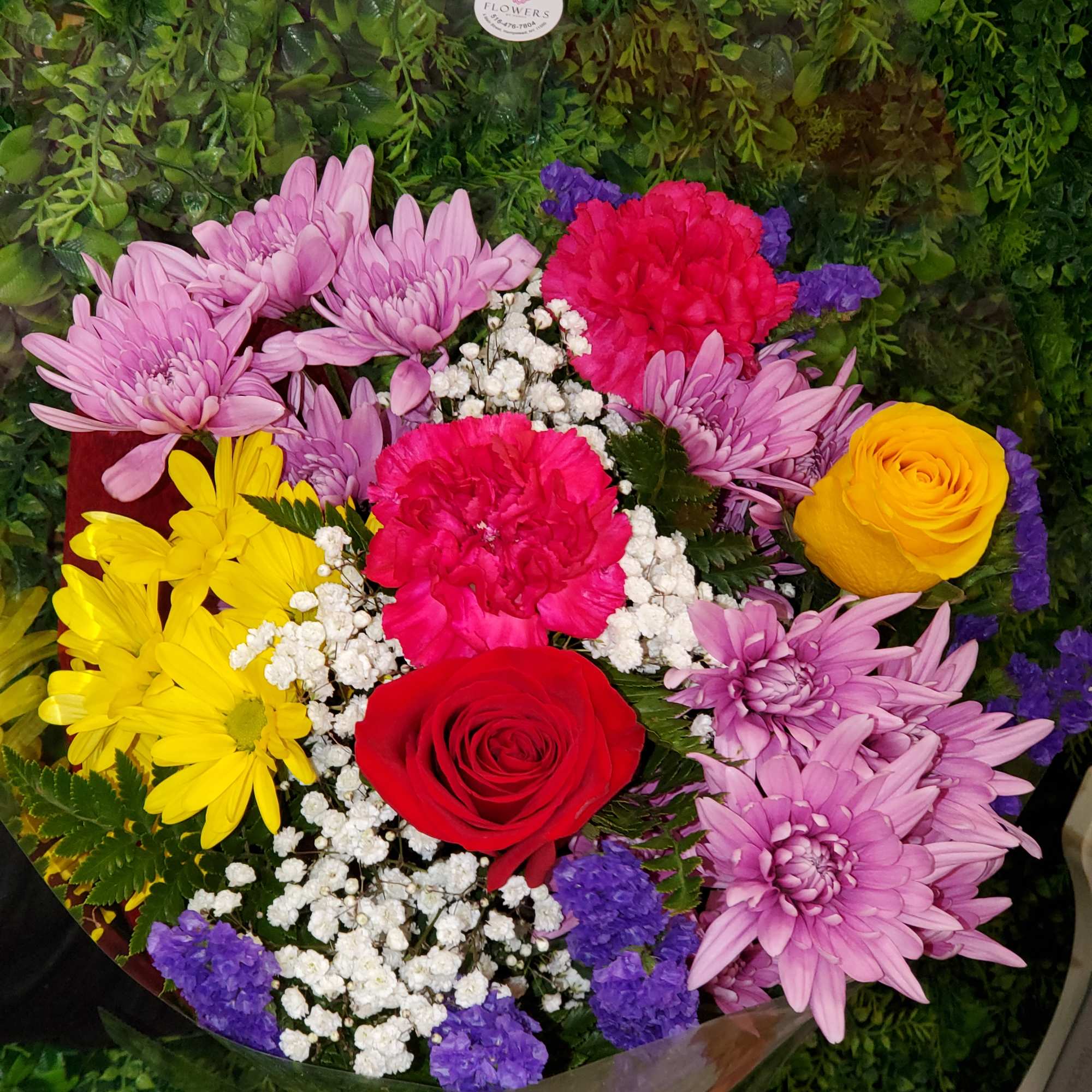 Mix of flowers choose by the designer 