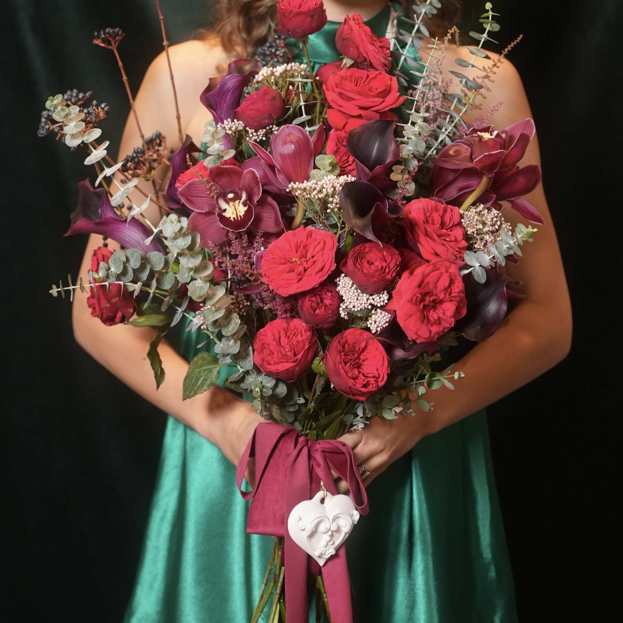 Velvet Scent of Love

Description:
This bouquet, the &quot;Velvet Scent of Love,&quot; embodies the