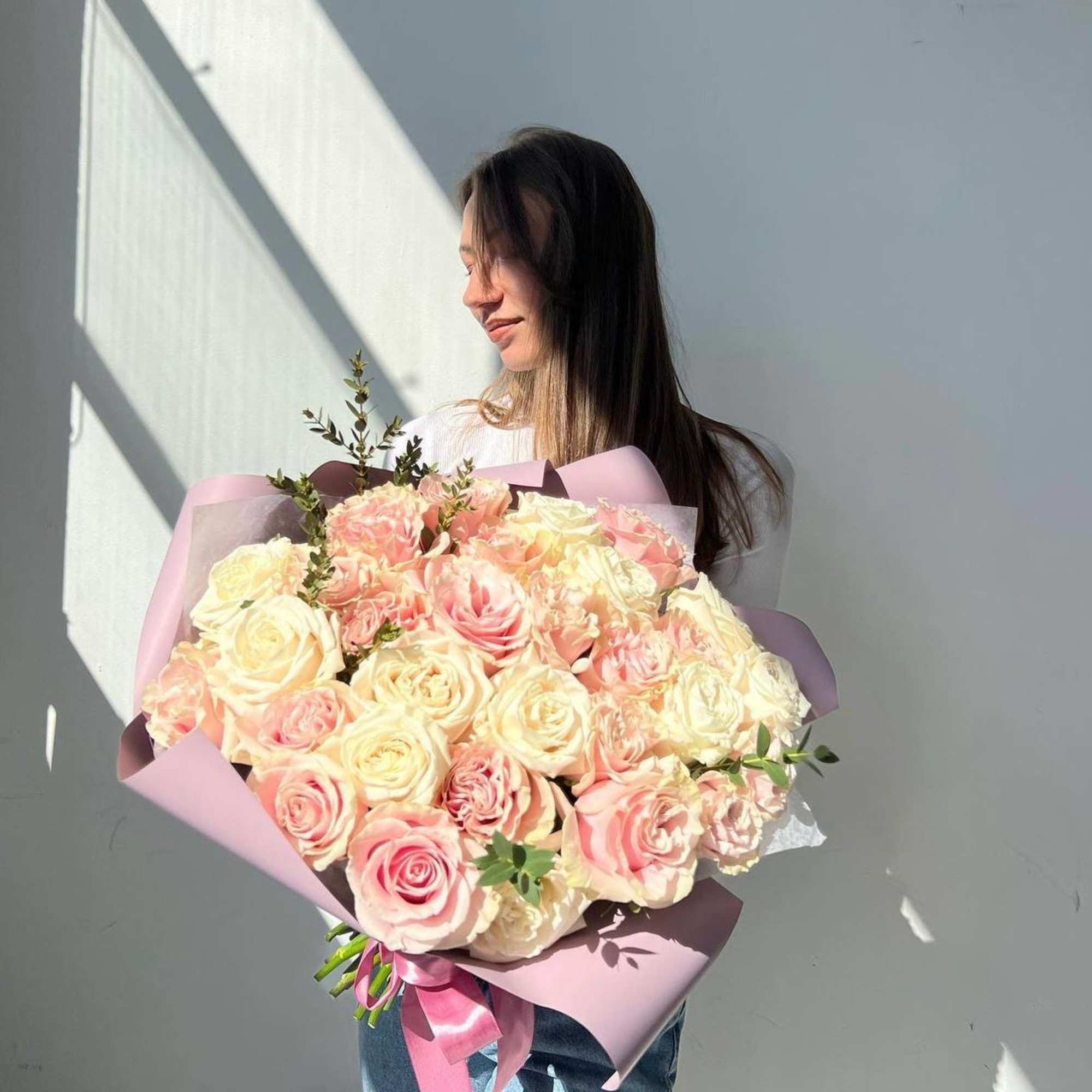 Pink, white roses mix 