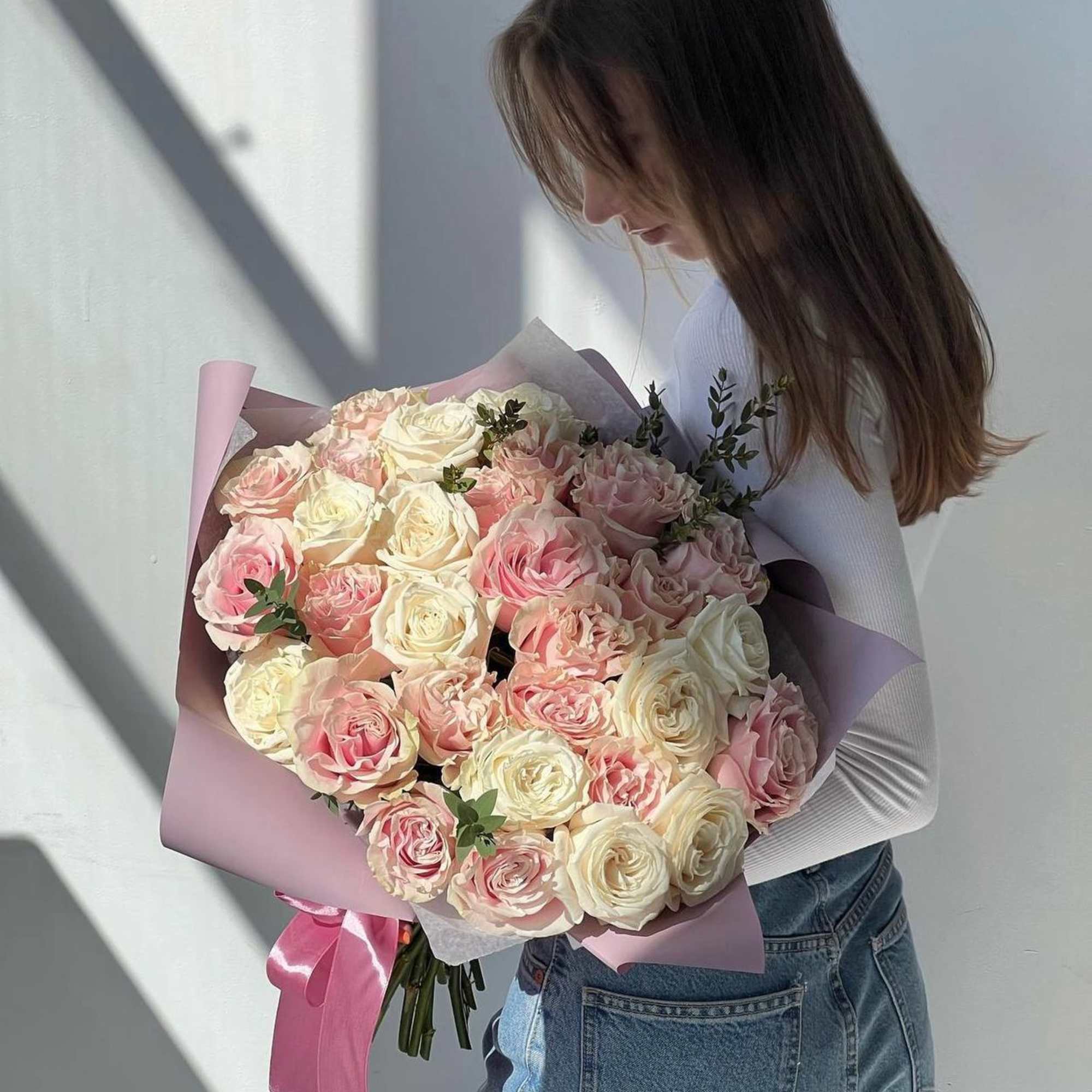 Pink, white roses mix 