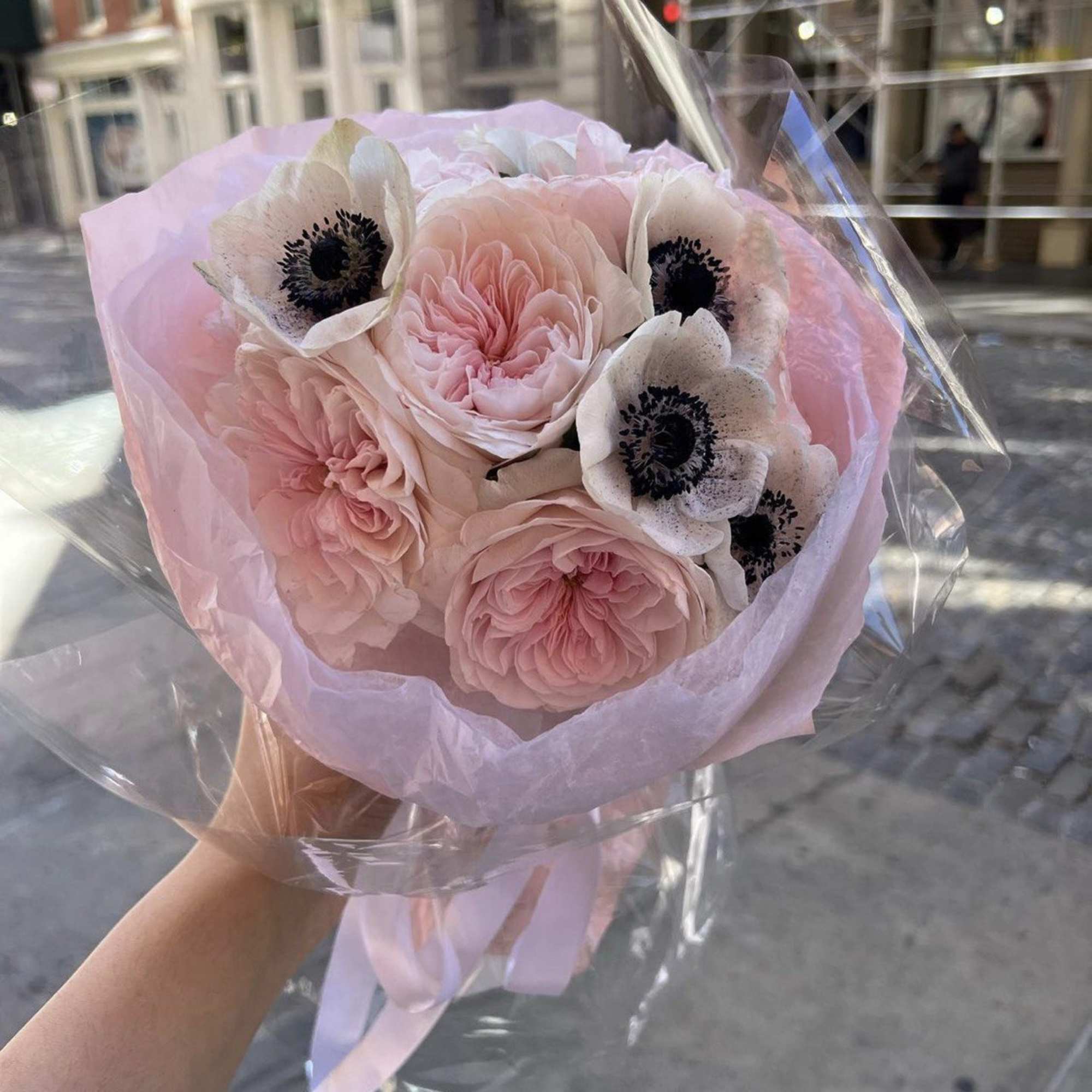 Garden Premium roses with anemones 