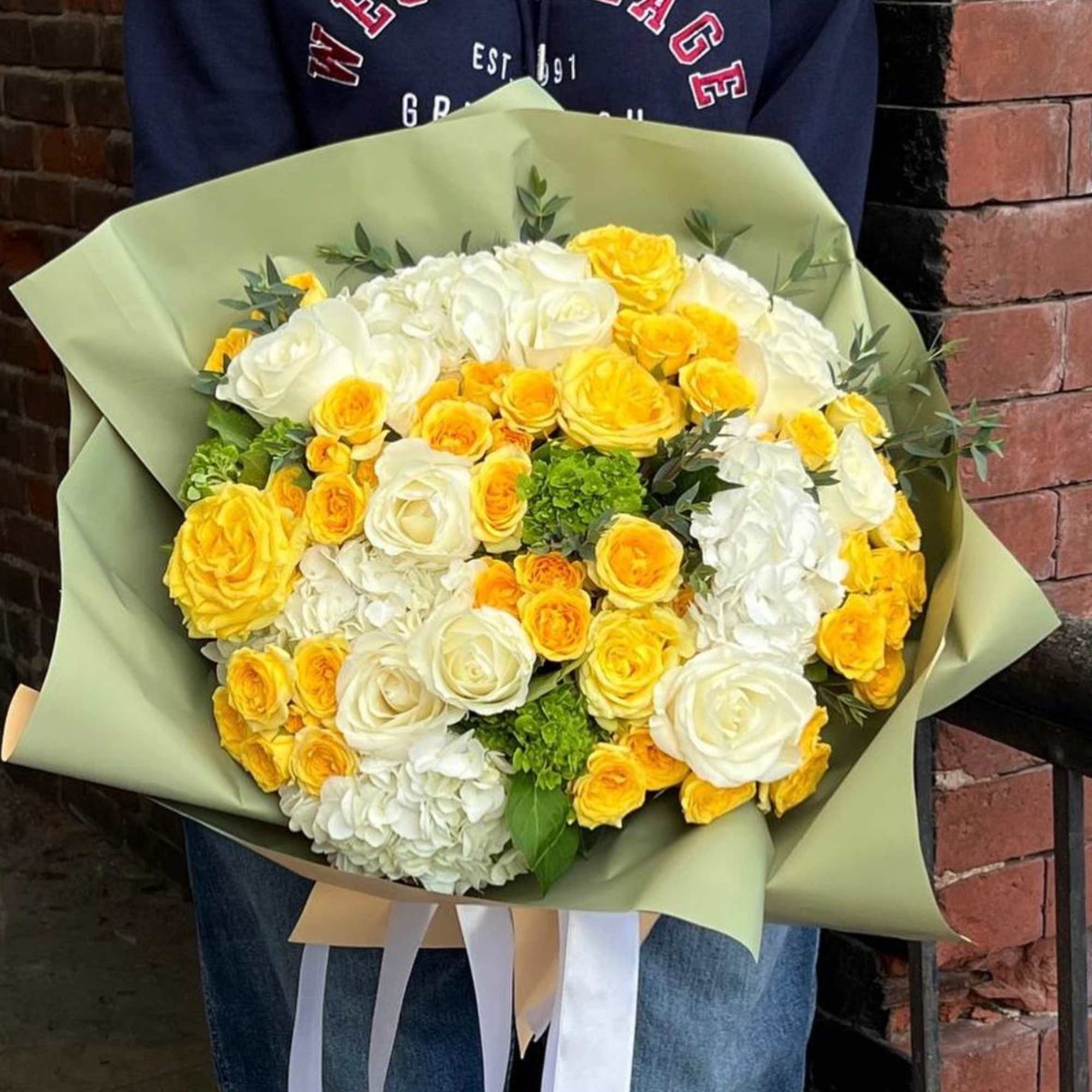 hydrangeas mixed with spray roses
