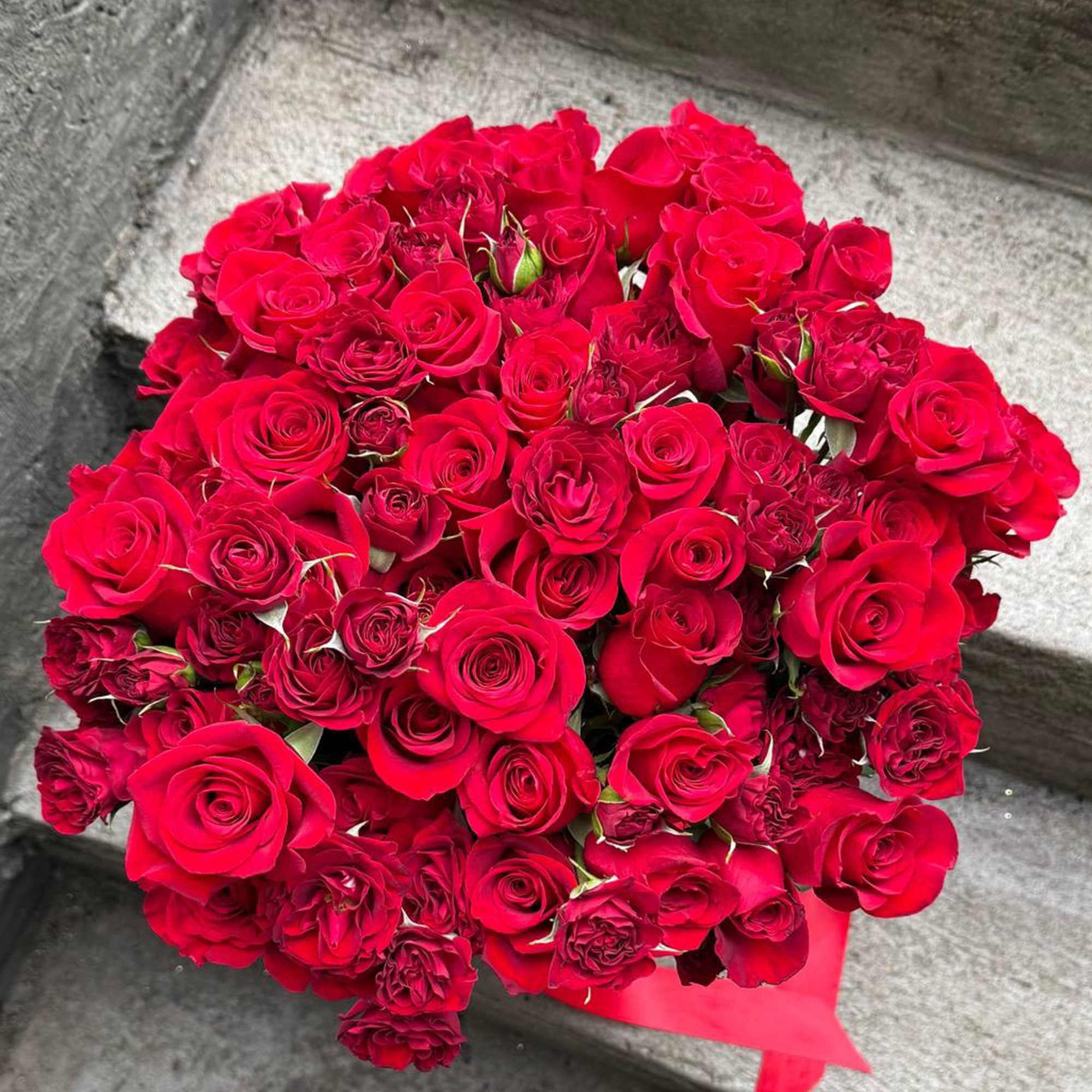 Spray roses with classic Freedom roses and vase 