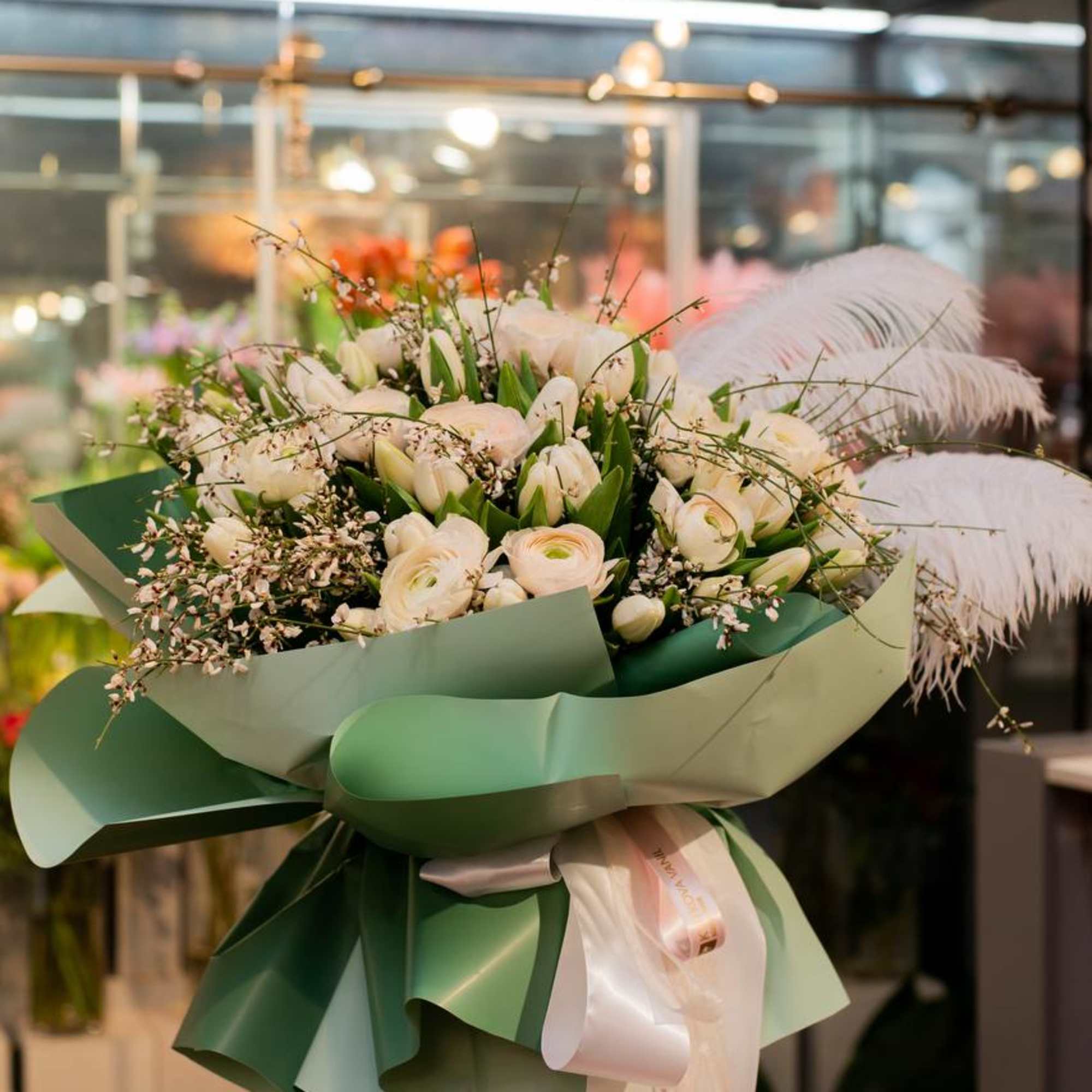 White ranunculus, tulips, and heather create a harmonious combination of exquisite flowers