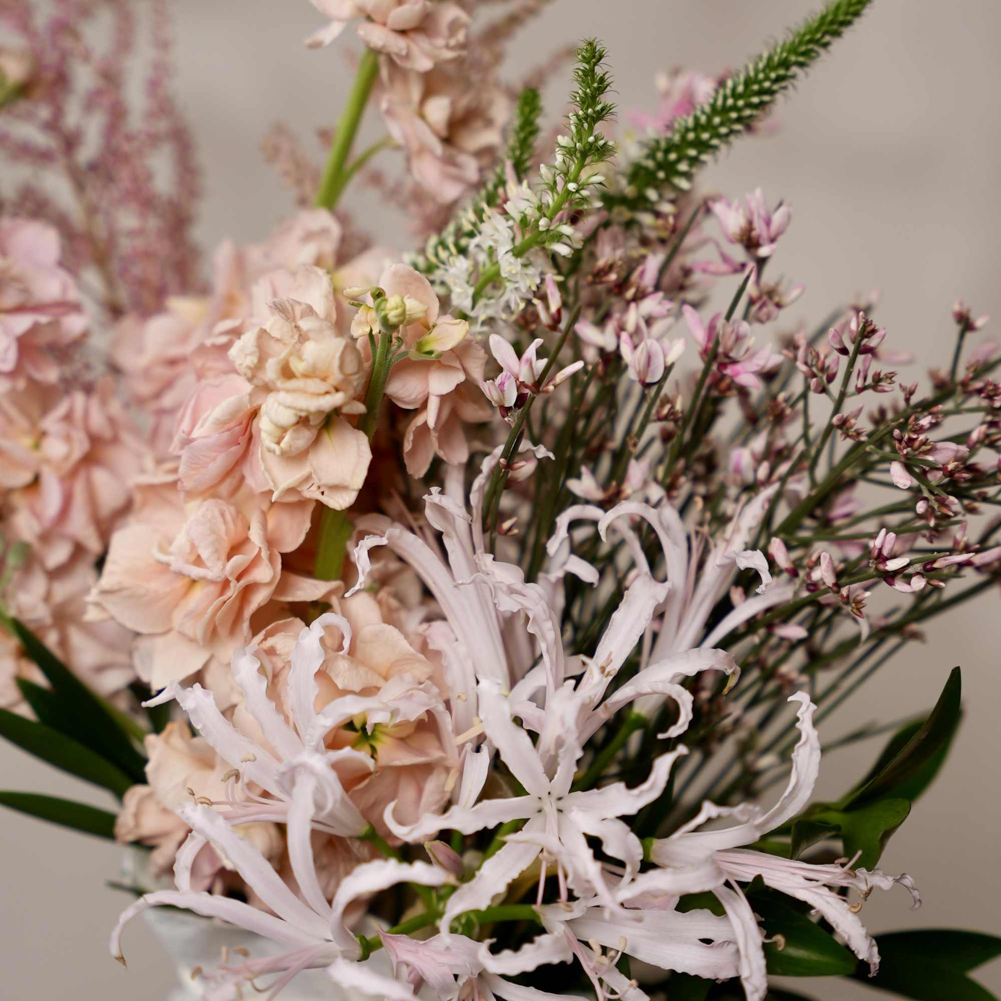 Floral Chic Sack Bouquet

Introducing our &quot;Floral Chic Sack Bouquet&quot;, a stylish arrangement