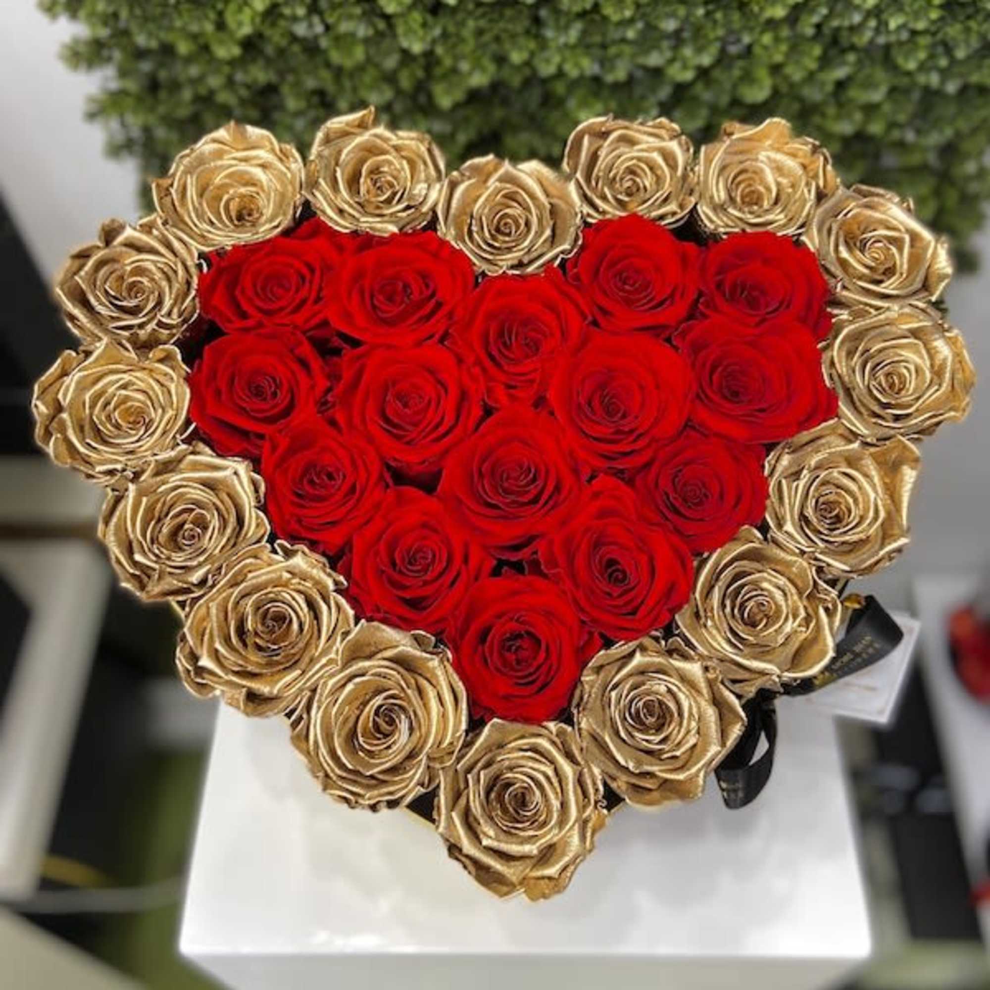 Heart Box Eternity Roses: We stopped the clock for our preserved roses