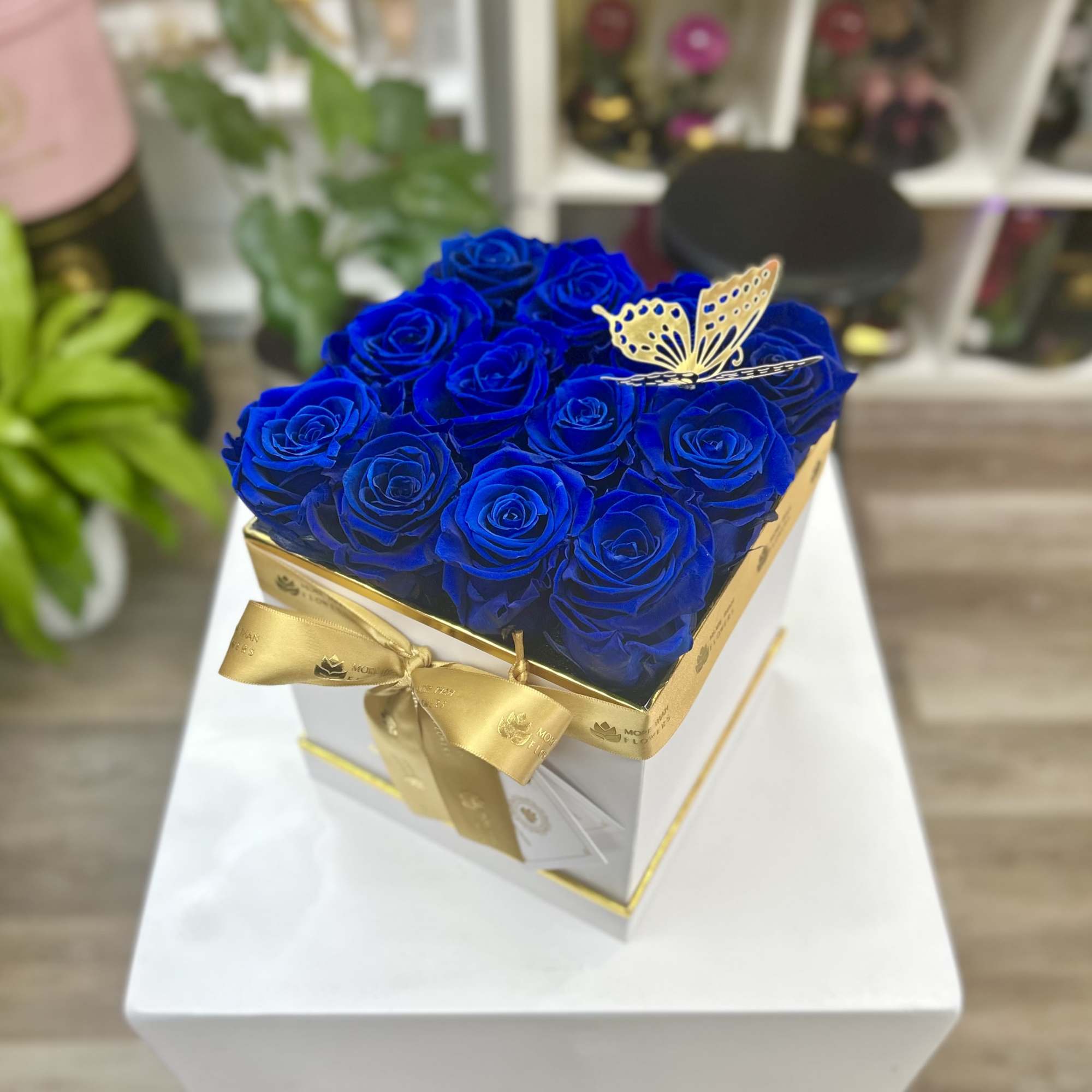 Eternal Roses Square Box: We stopped the clock for our preserved roses