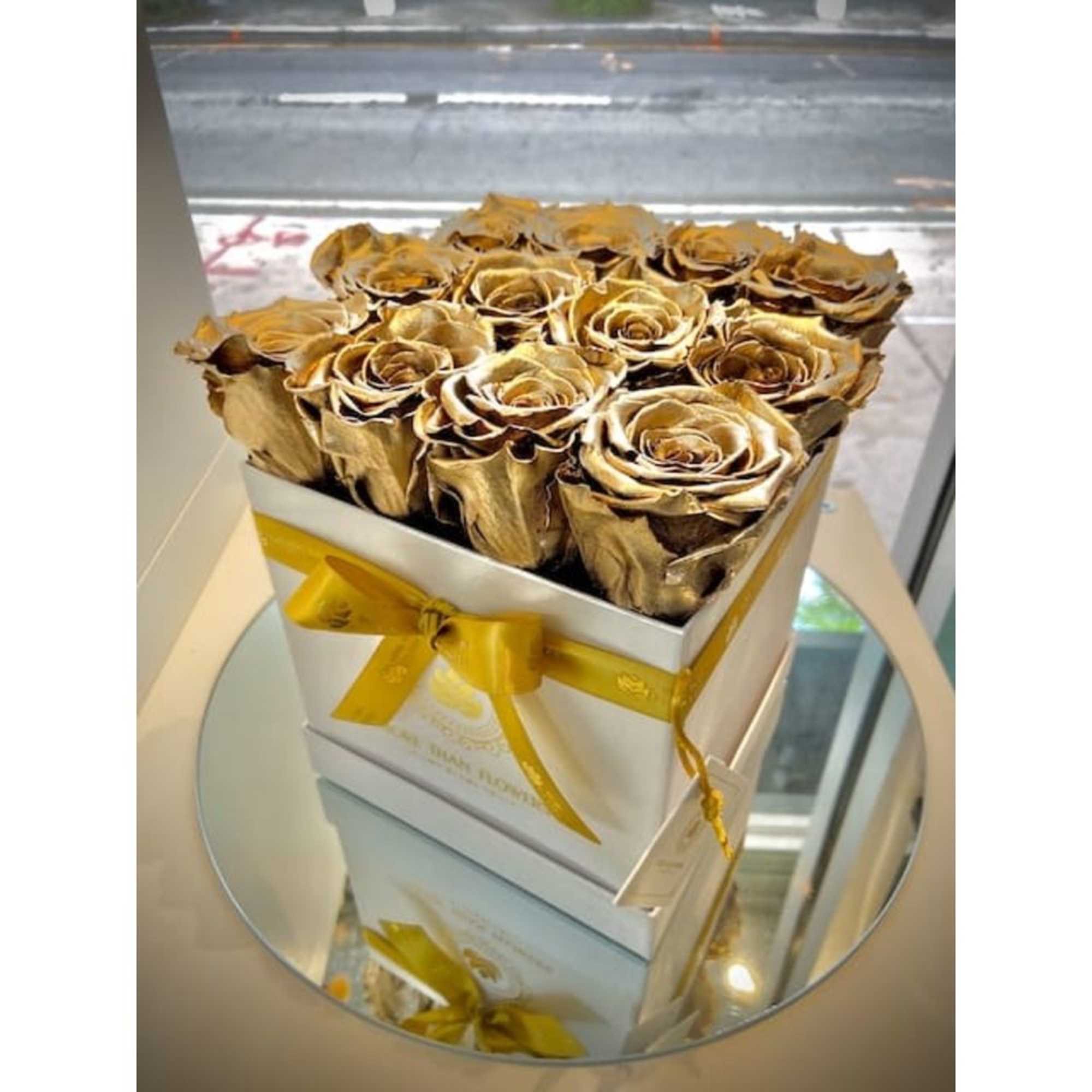 Eternal Roses Square Box: We stopped the clock for our preserved roses