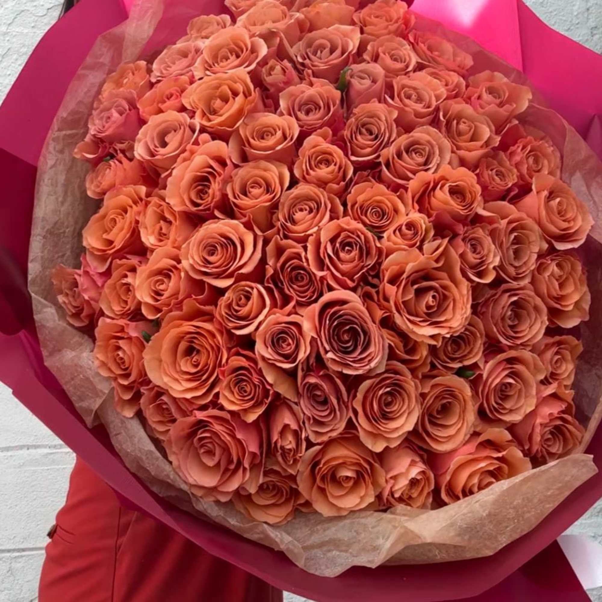 A combination of elegance and sophistication. The delicate shade of the roses