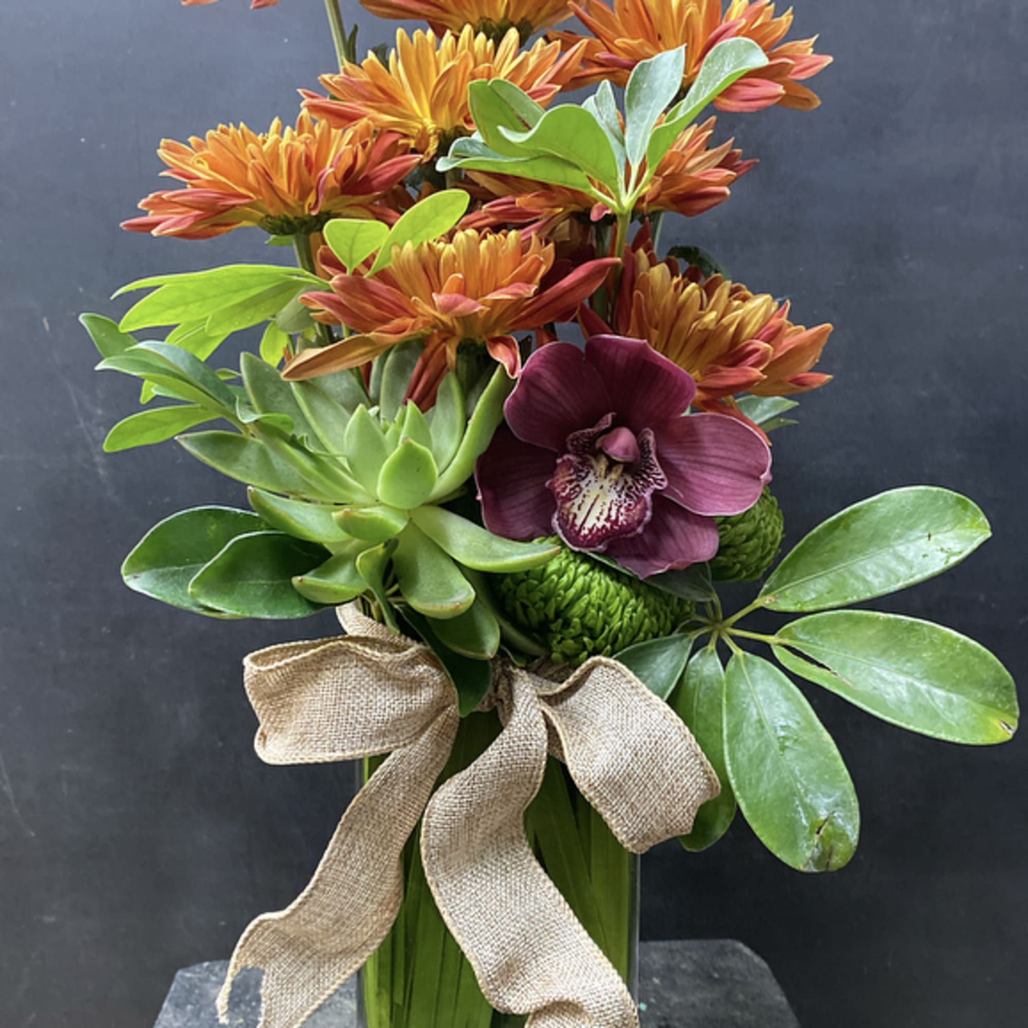 Color will change do to season...flavored Mums.
*We use the freshest flowers available Color will change do to season...flavored Mums.
*We use the freshest flowers available