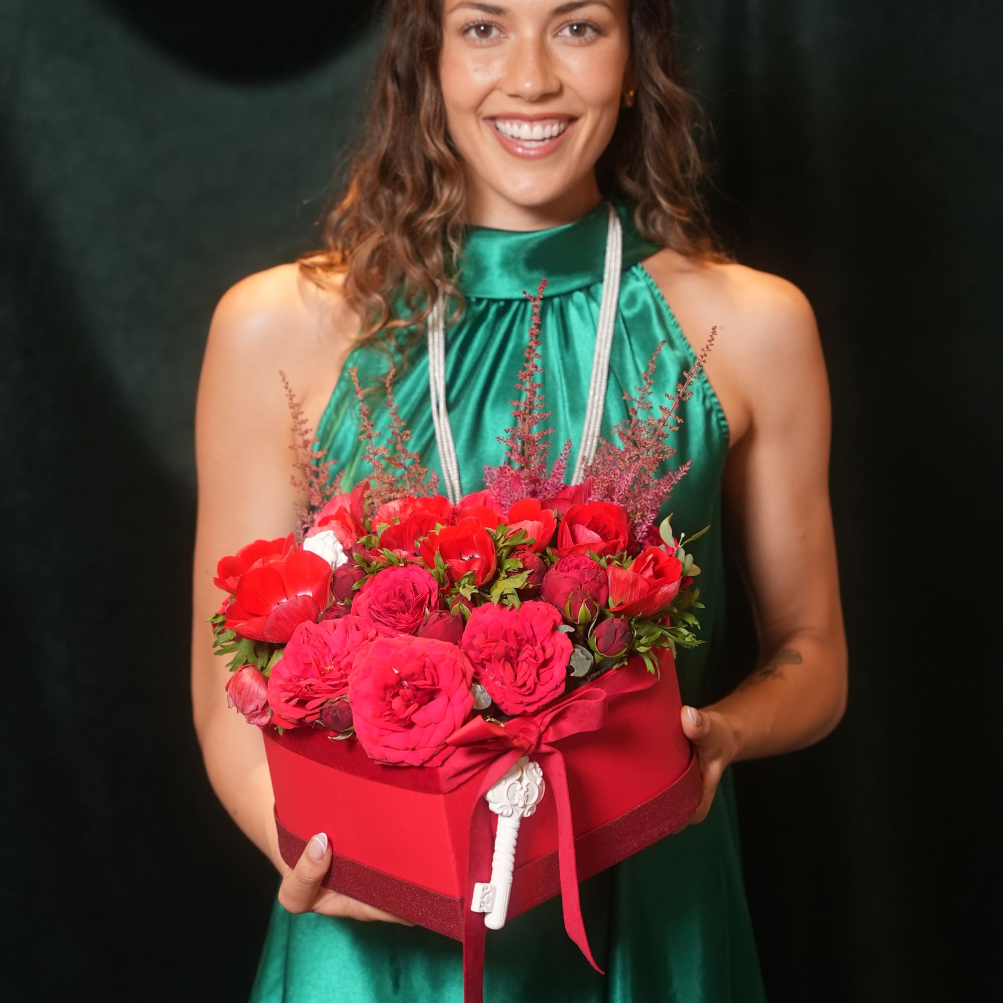 Aromatic Love

Description:
The bouquet &quot;Aromatic Love&quot; is an exquisite blend of beauty and