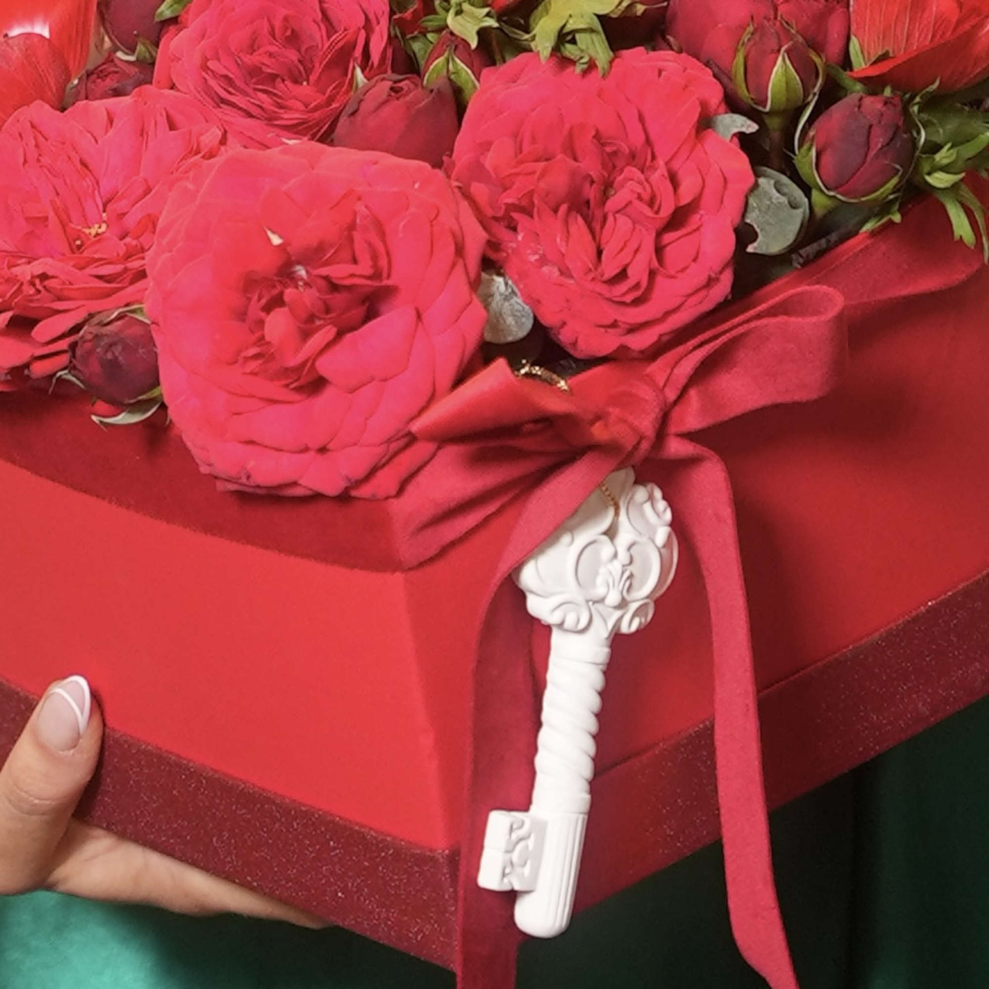 Aromatic Love

Description:
The bouquet &quot;Aromatic Love&quot; is an exquisite blend of beauty and