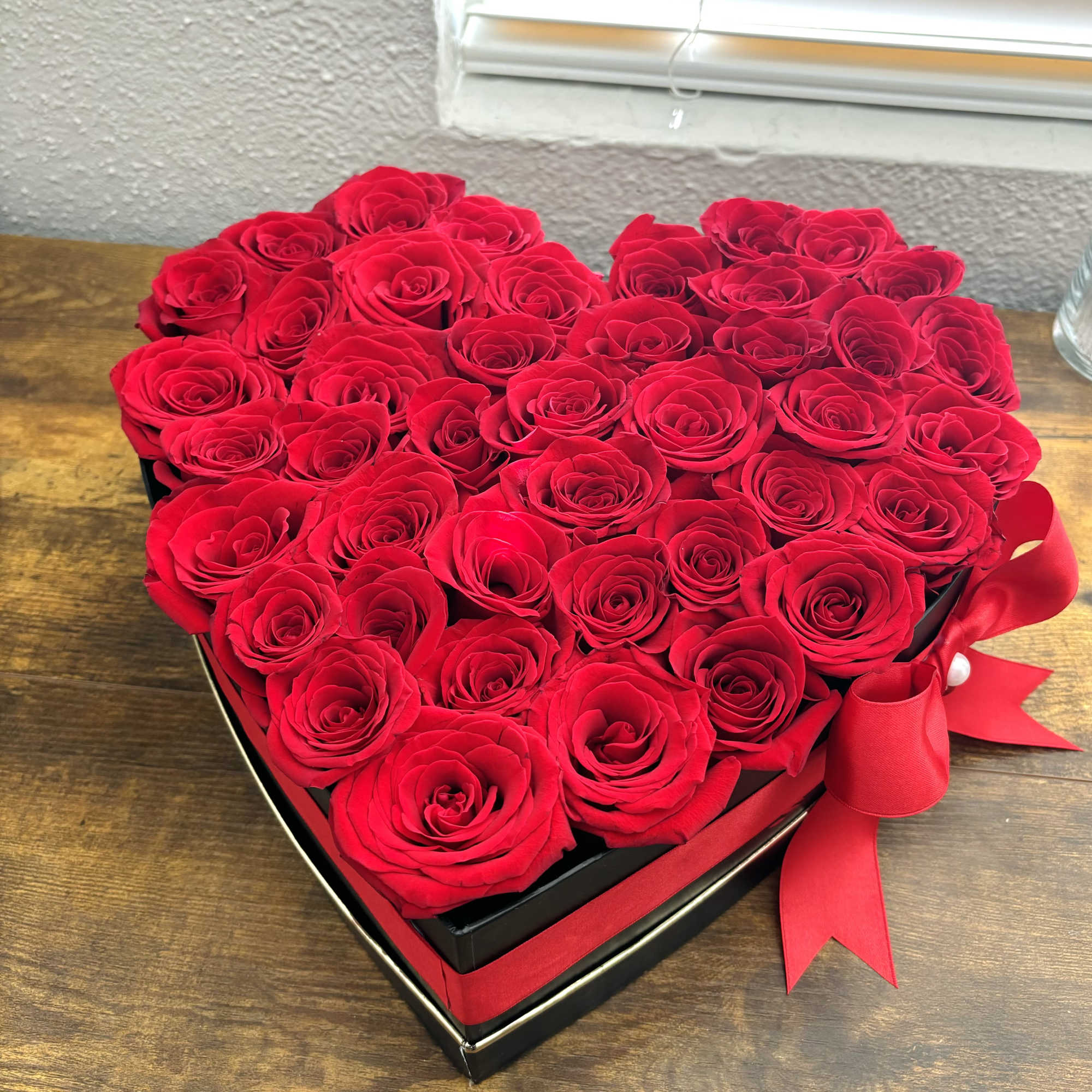 Brings 40-50 roses 