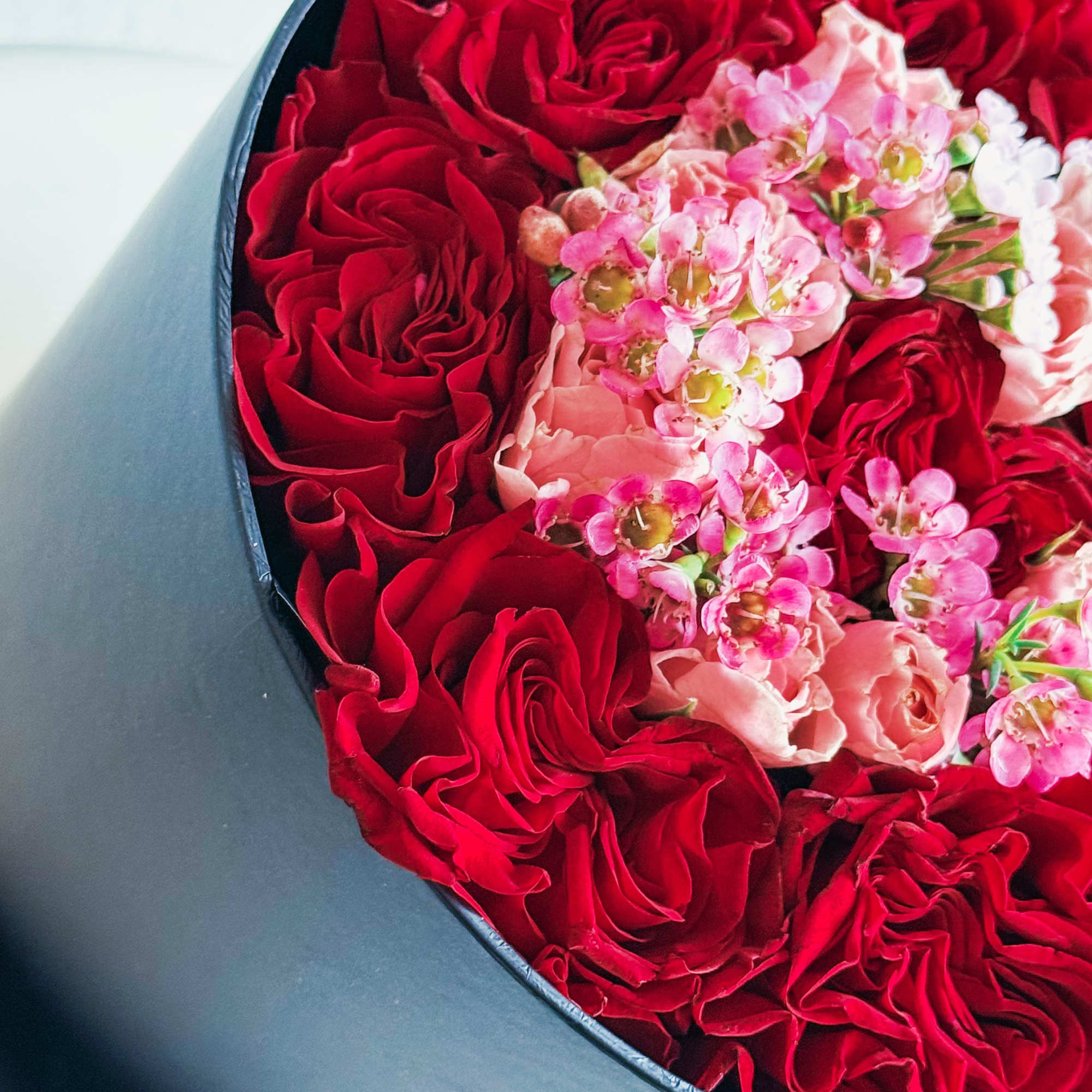 This isn’t just a bouquet—it’s a statement piece. Deep red roses wrapped This isn’t just a bouquet—it’s a statement piece. Deep red roses wrapped