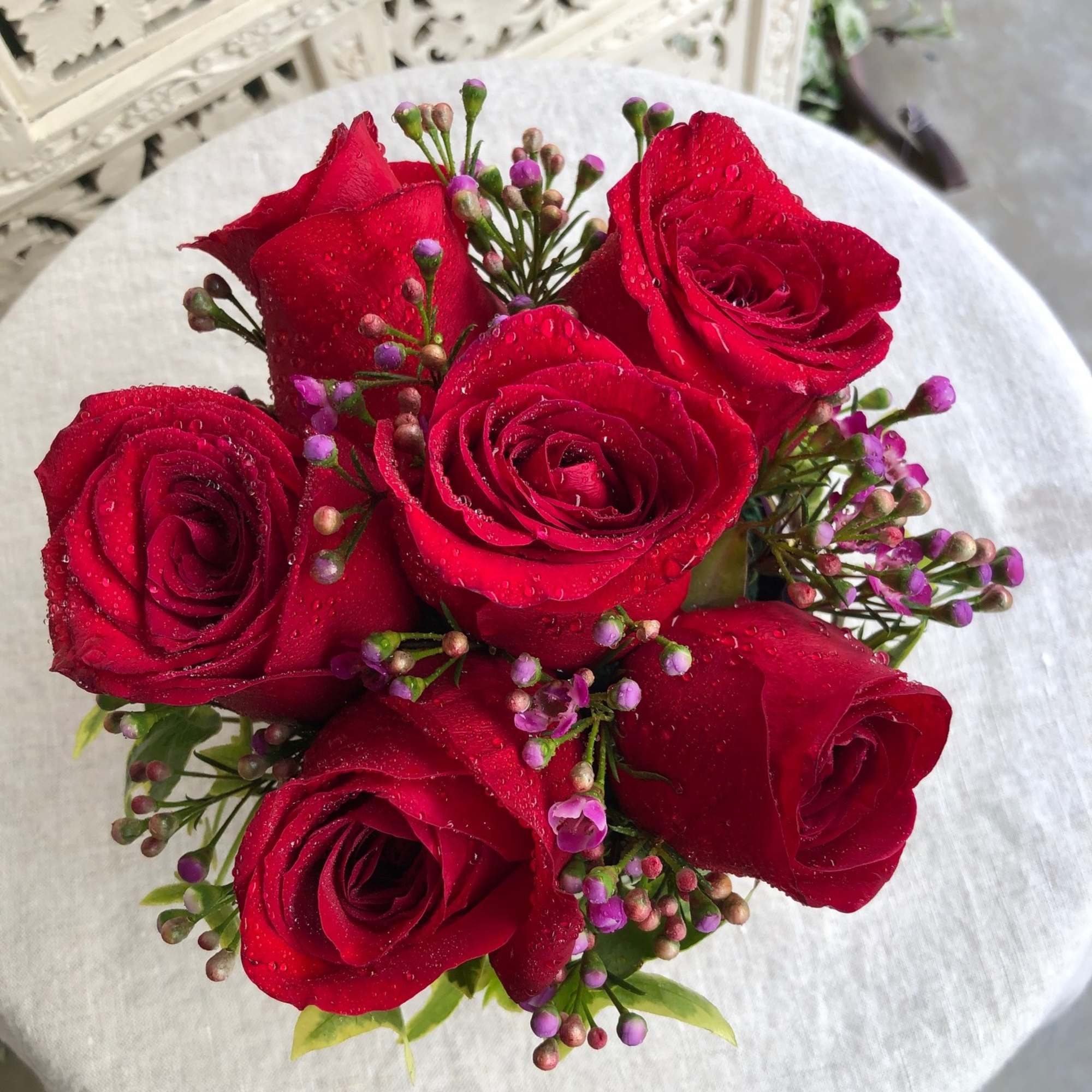 Sweet &amp; simple rose arrangement in a gold and white box ~