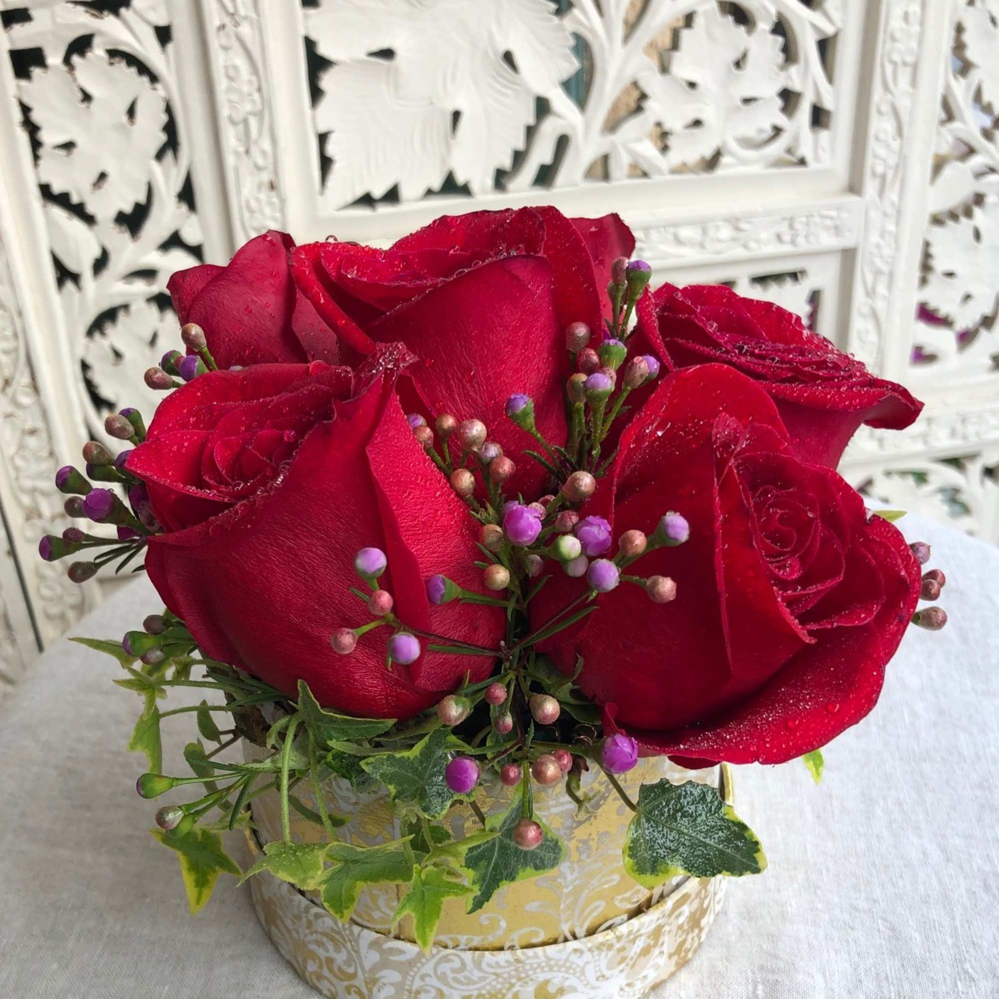 Sweet &amp; simple rose arrangement in a gold and white box ~