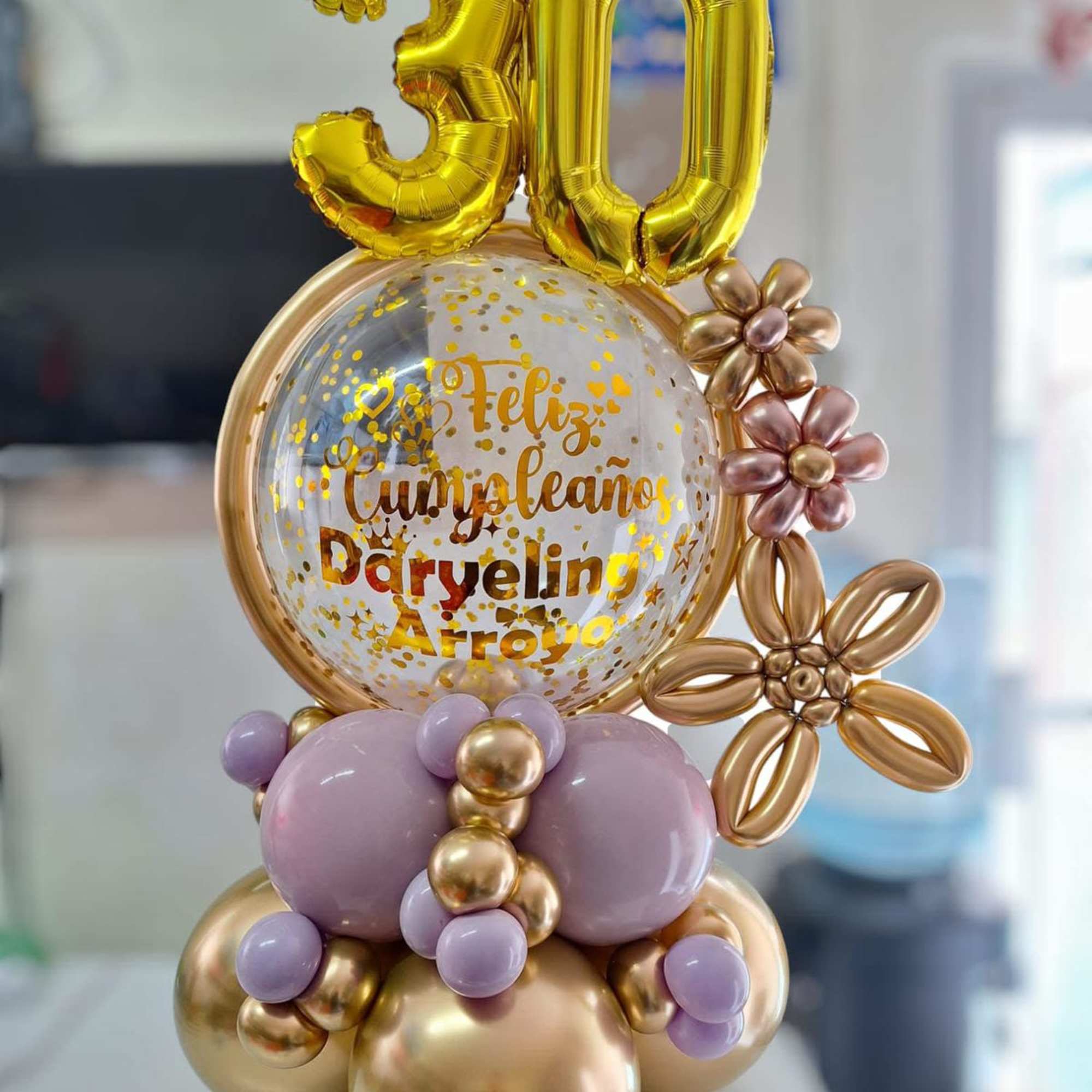 arreglos de globos elaborados con globo burbuja y 360 en tonalidades dependiendo