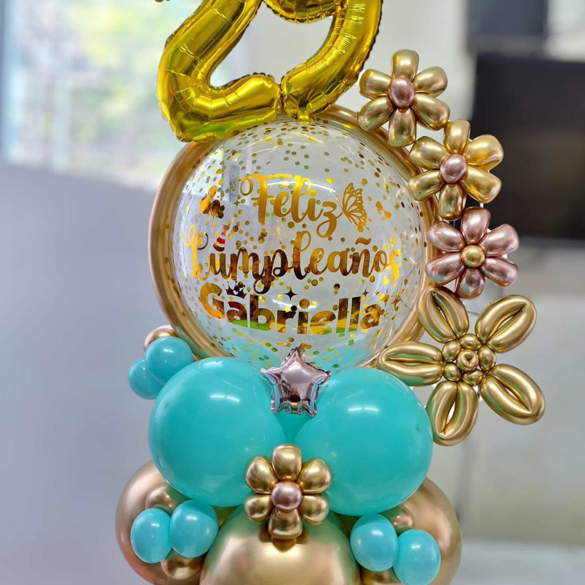 arreglos de globos elaborados con globo burbuja y 360 en tonalidades dependiendo