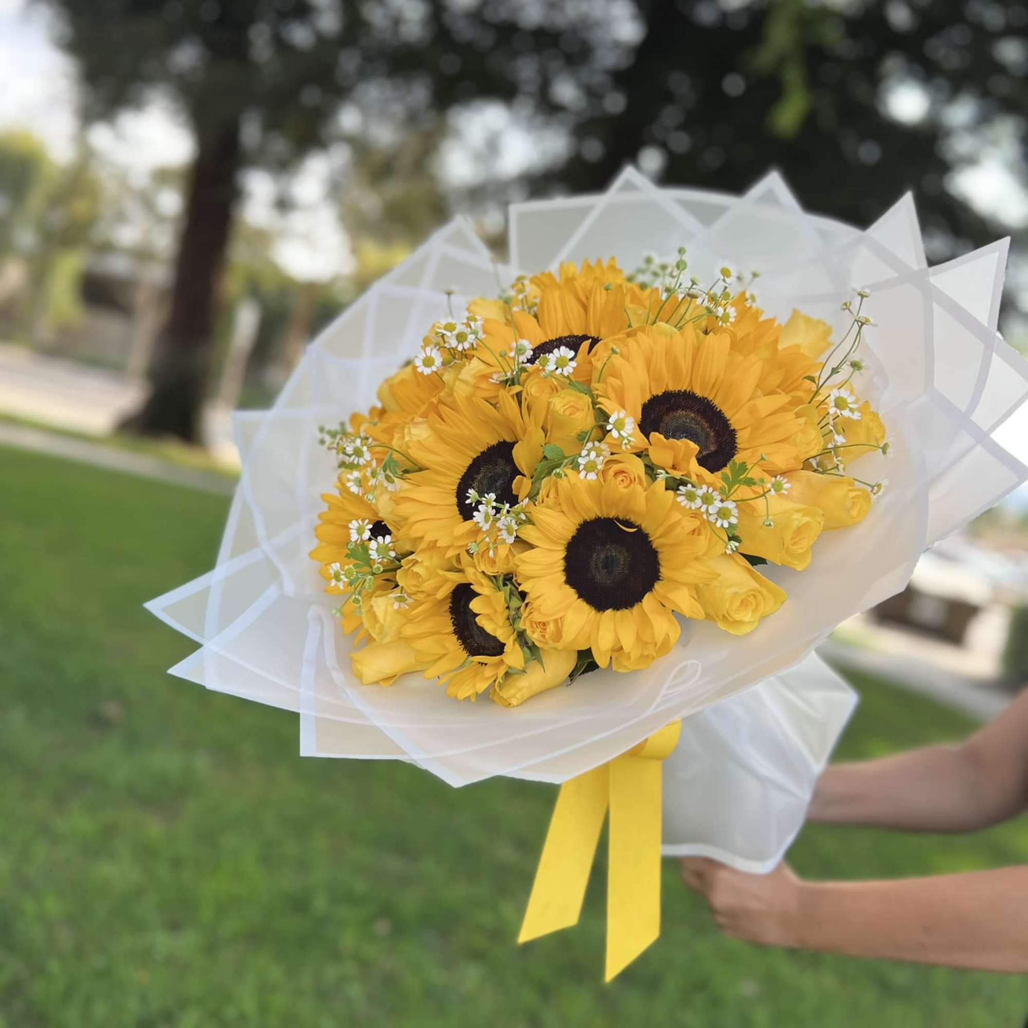 Bouquet of 50 Yellow Roses and 10 Sunflowers