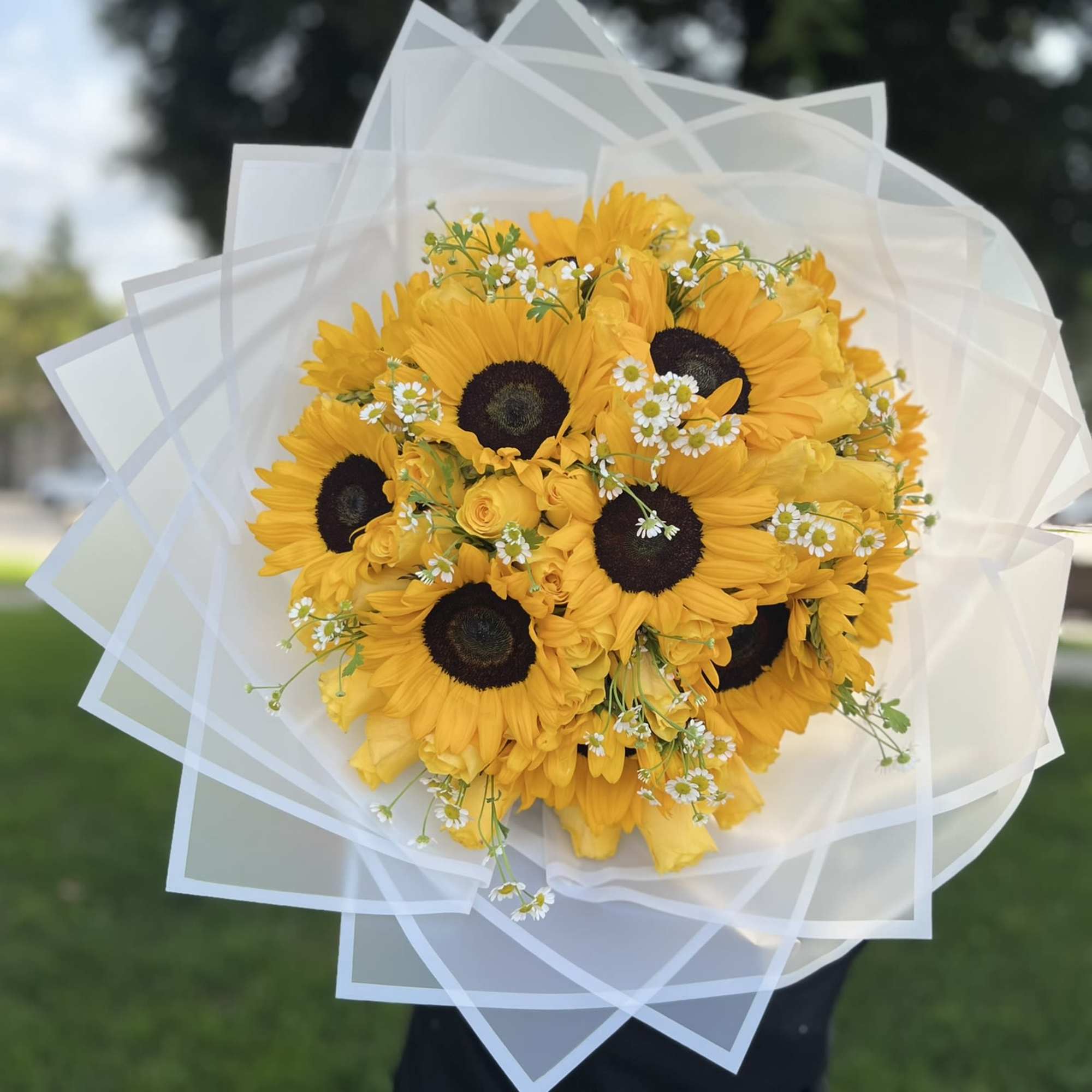 Bouquet of 50 Yellow Roses and 10 Sunflowers