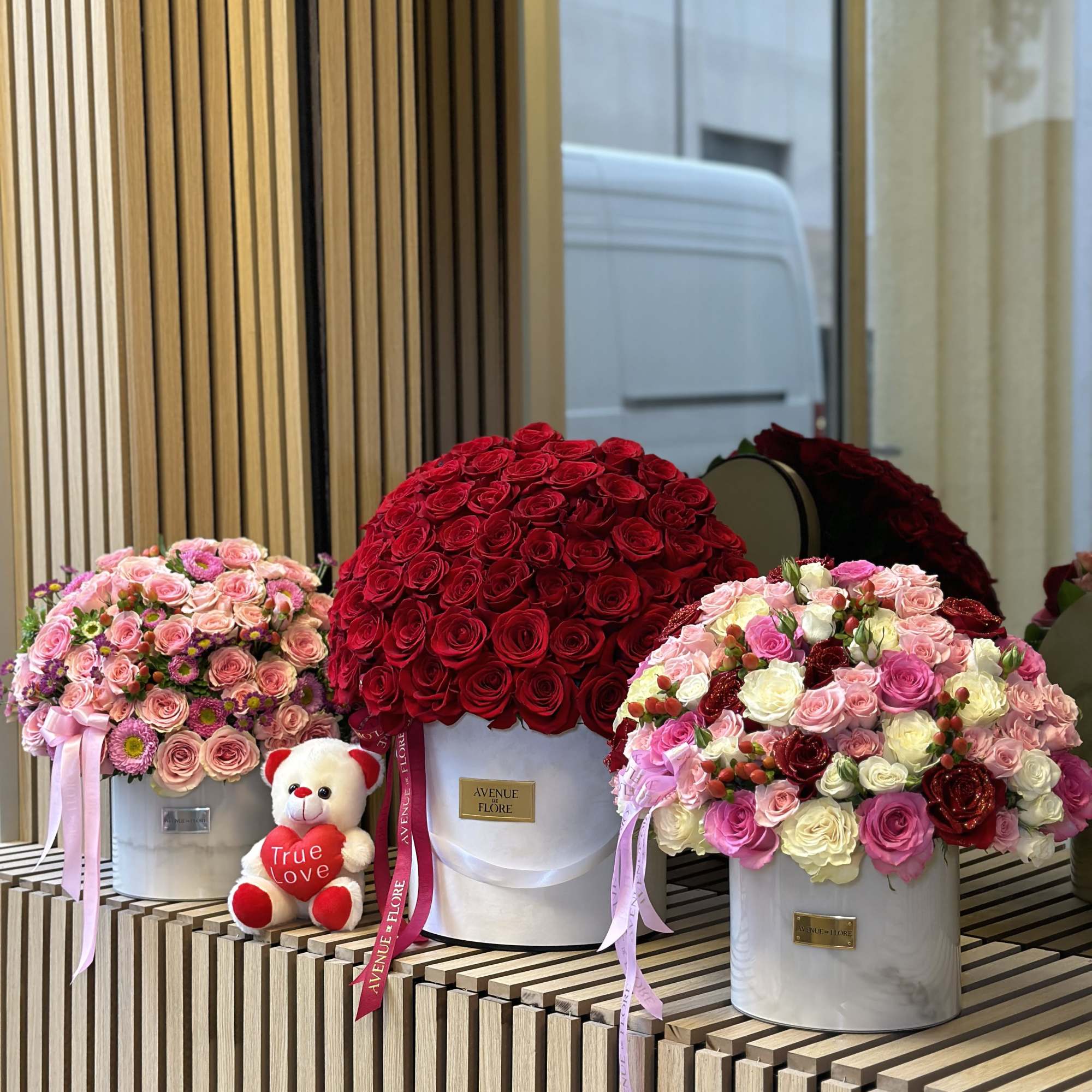 Elevate your gift-giving with our exclusive luxury Marble Boxes featuring beautiful pink