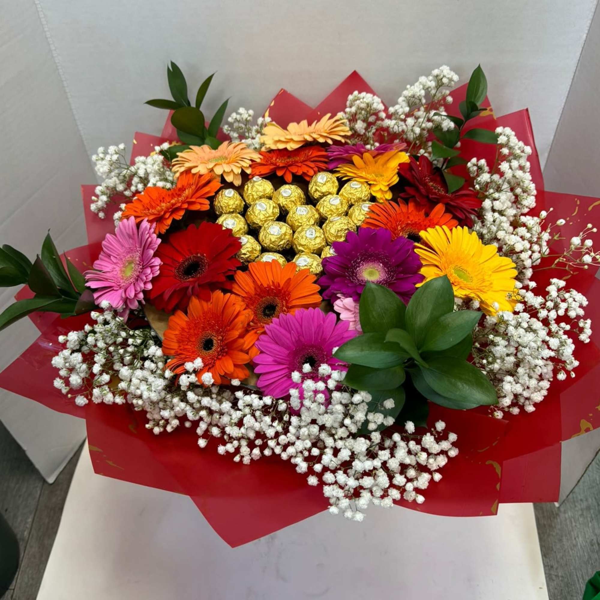 Don't miss the opportunity to give this beautiful bouquet of chocolates and