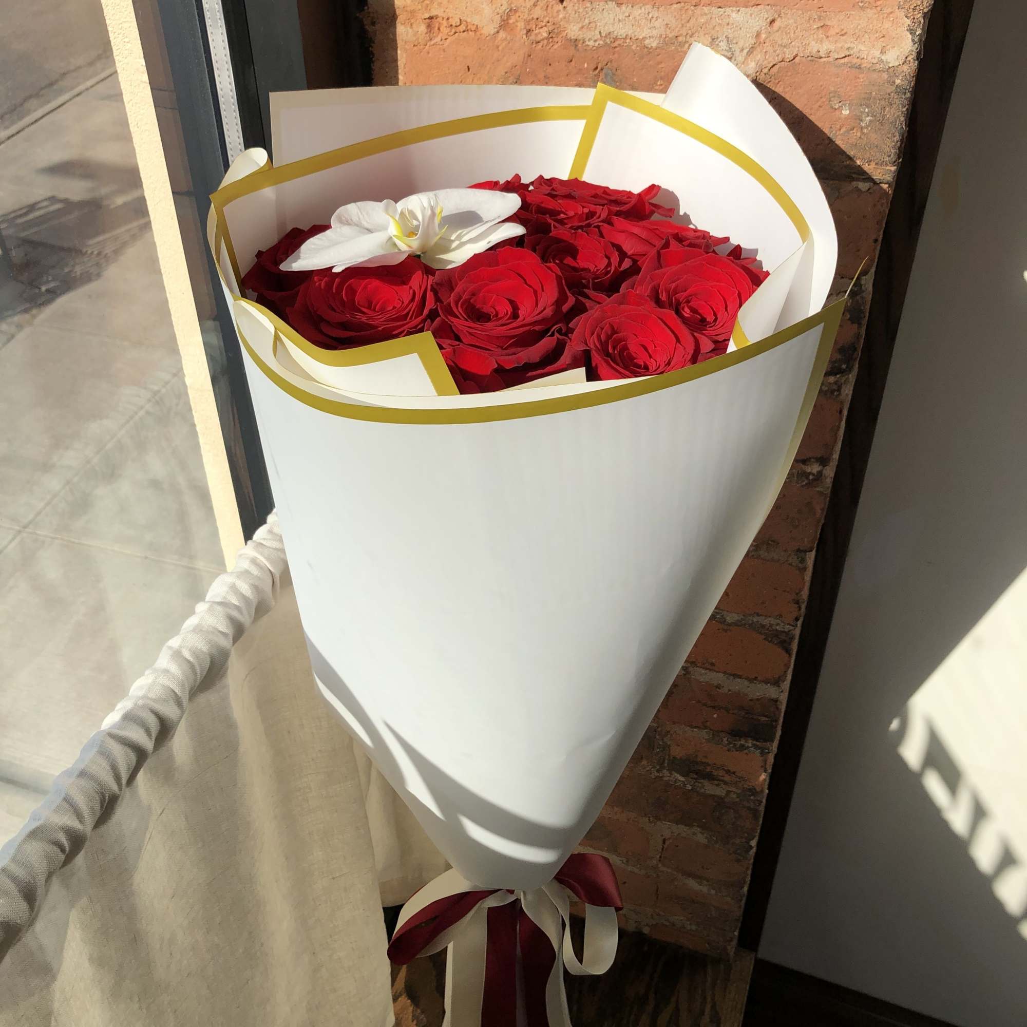 Long stem Red Rose 

Standard - 12 roses
Deluxe - 24 roses 
Premium