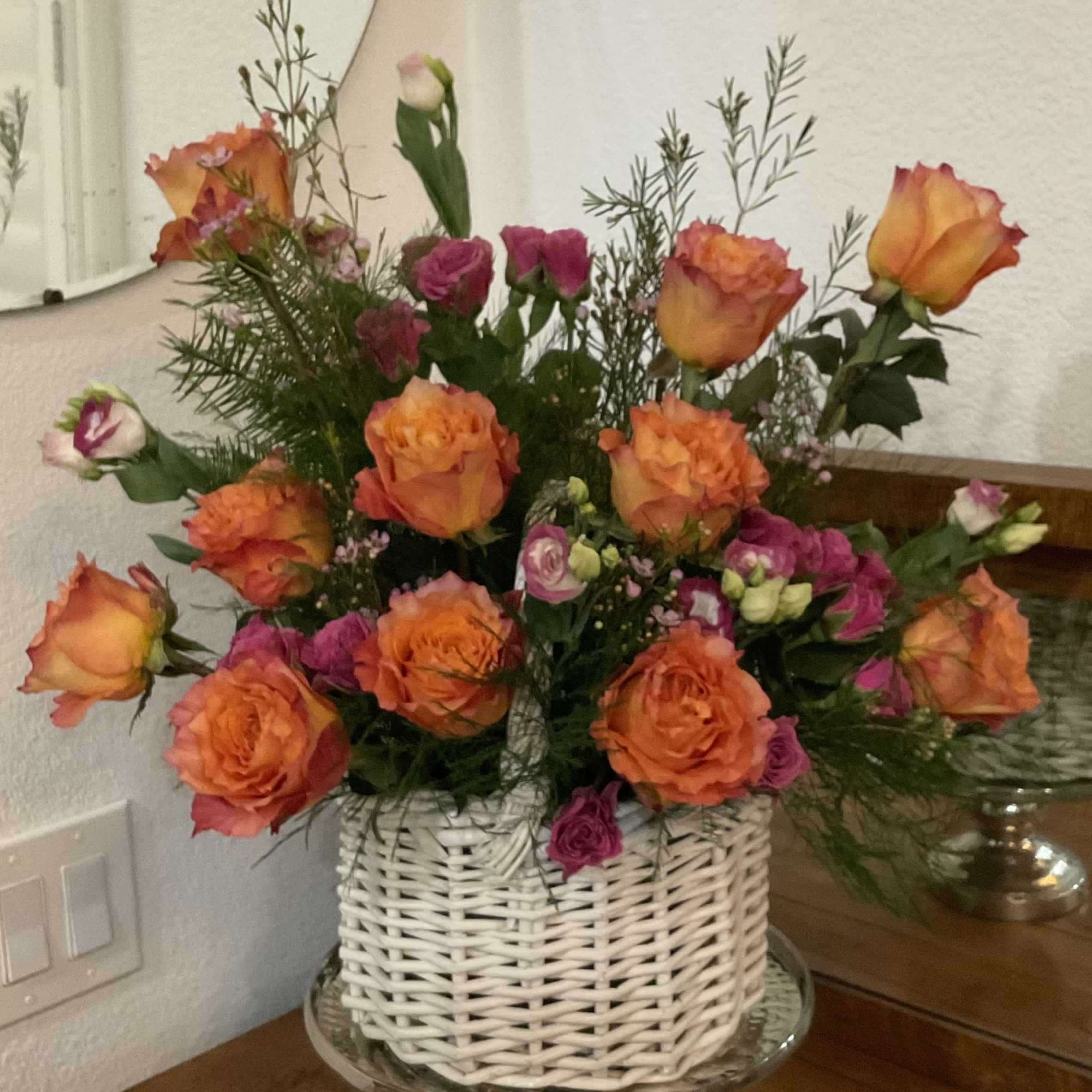 Beautiful ros&eacute; basket freedom rose shown in picture, comes in most colors