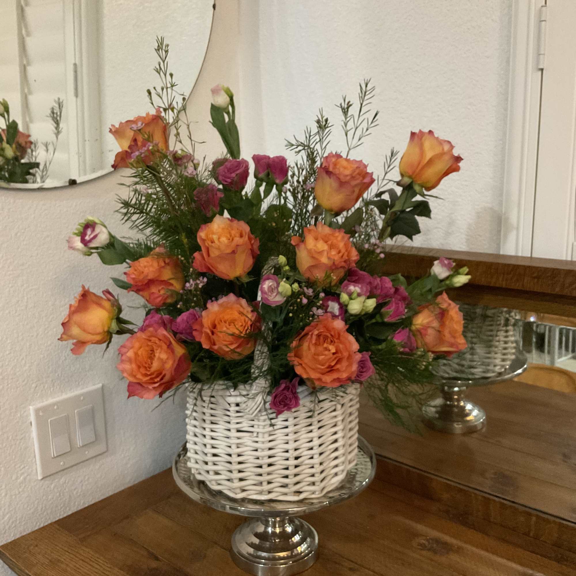 Beautiful ros&eacute; basket freedom rose shown in picture, comes in most colors