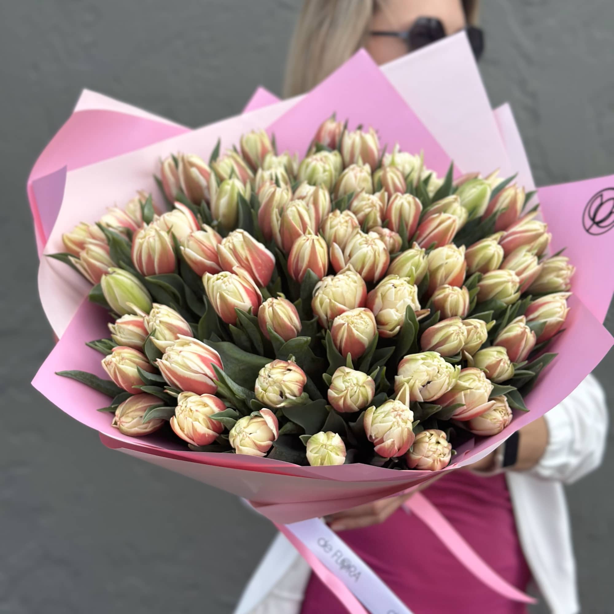 Bouquet of premium double tulips + box of  candies 
Standard - Bouquet of premium double tulips + box of  candies 
Standard -