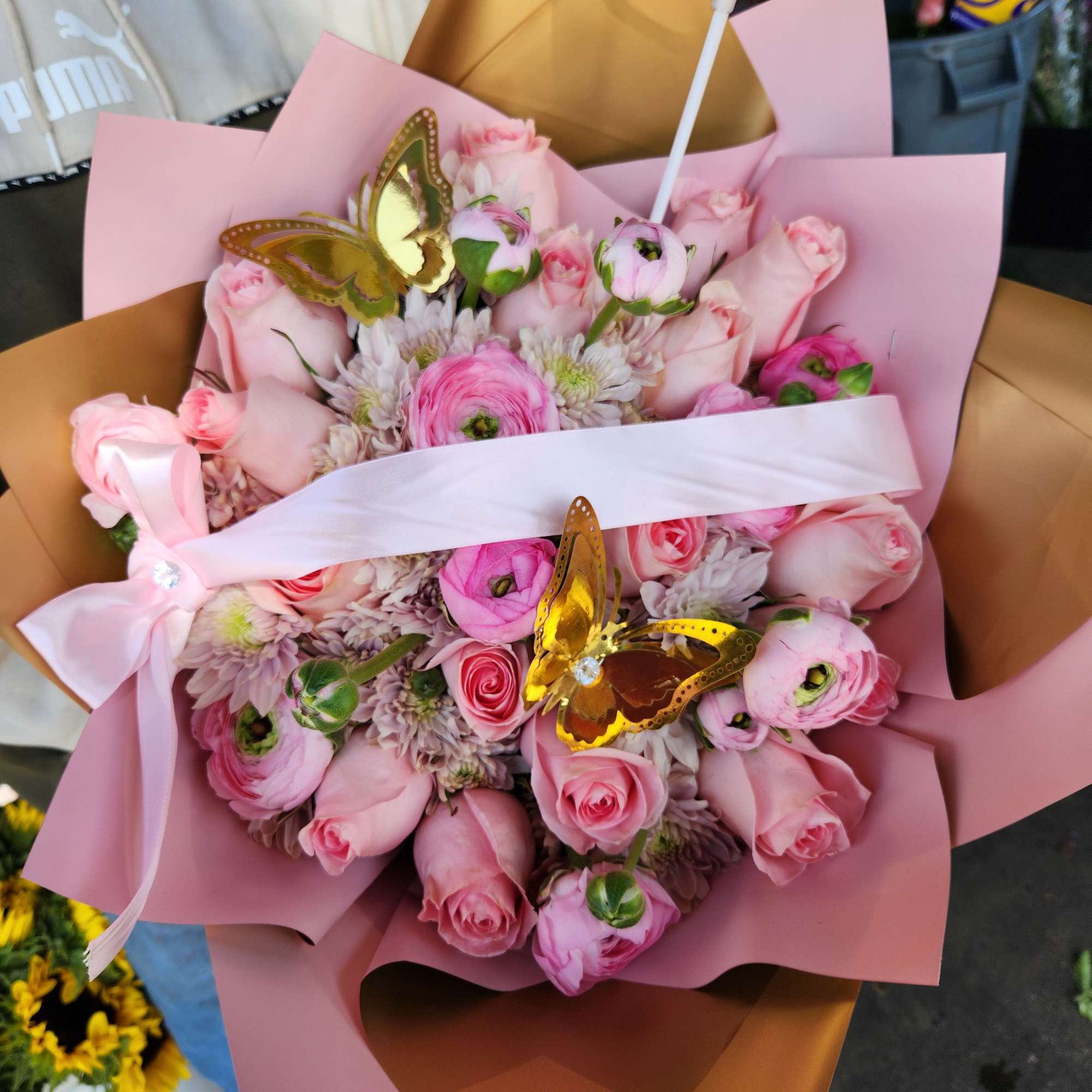 15 High Quality pink  Roses, pompomps and renuculus  nicely wrap.