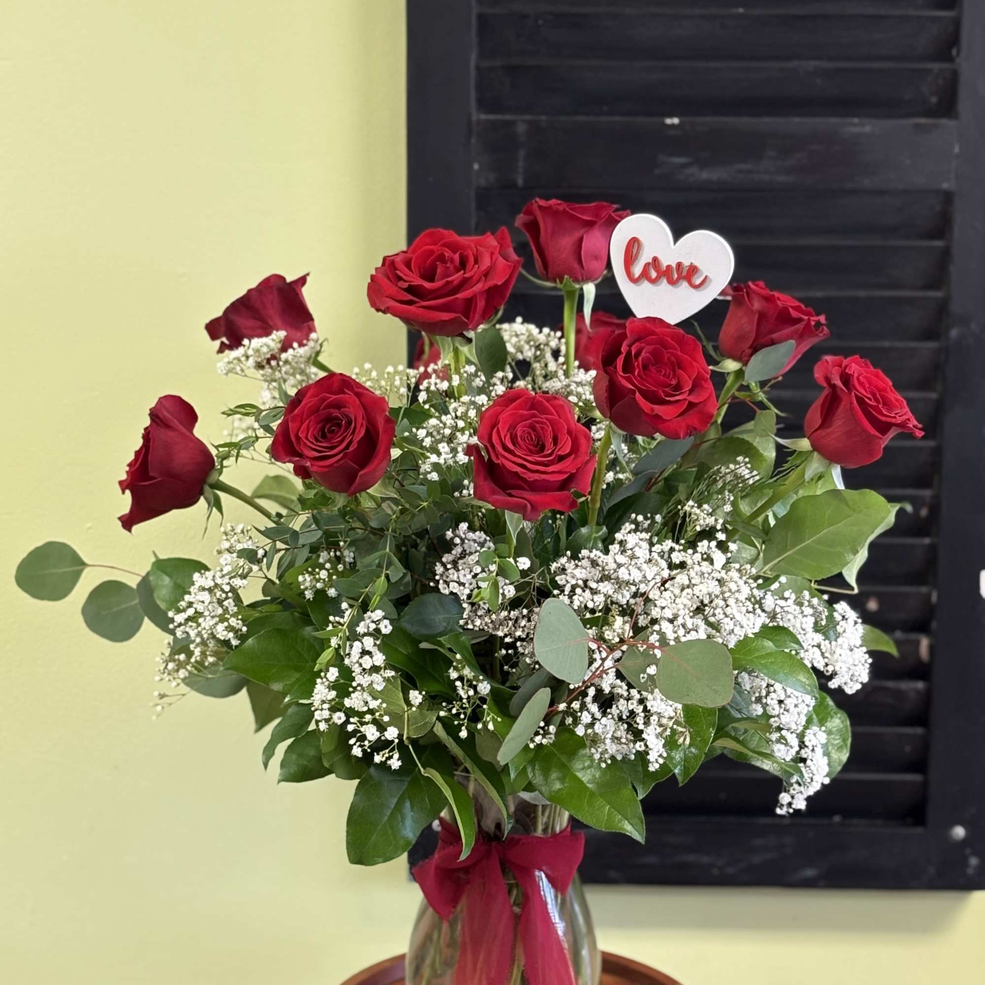 Your devotion, delivered. Surprise your special one with this gorgeous arrangement of