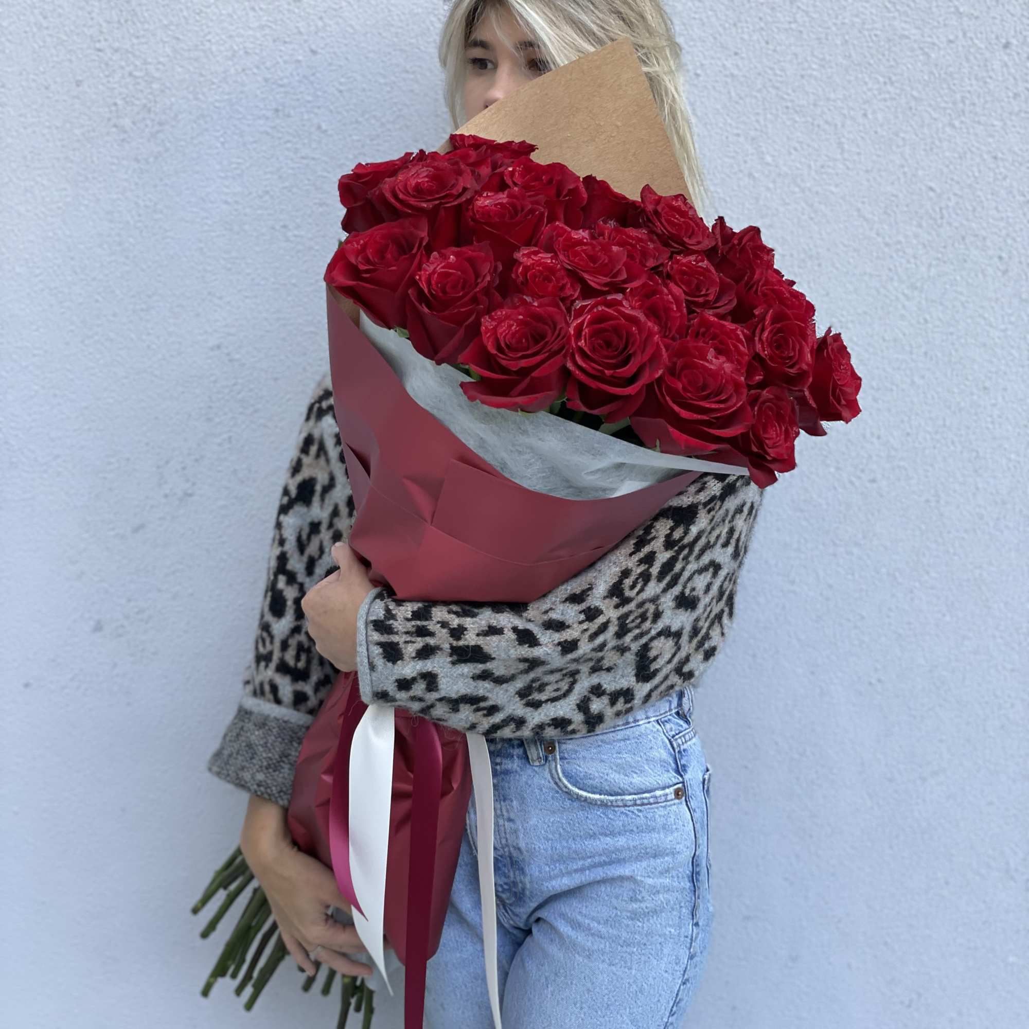 Bouquet of 25 stunning long stem red roses