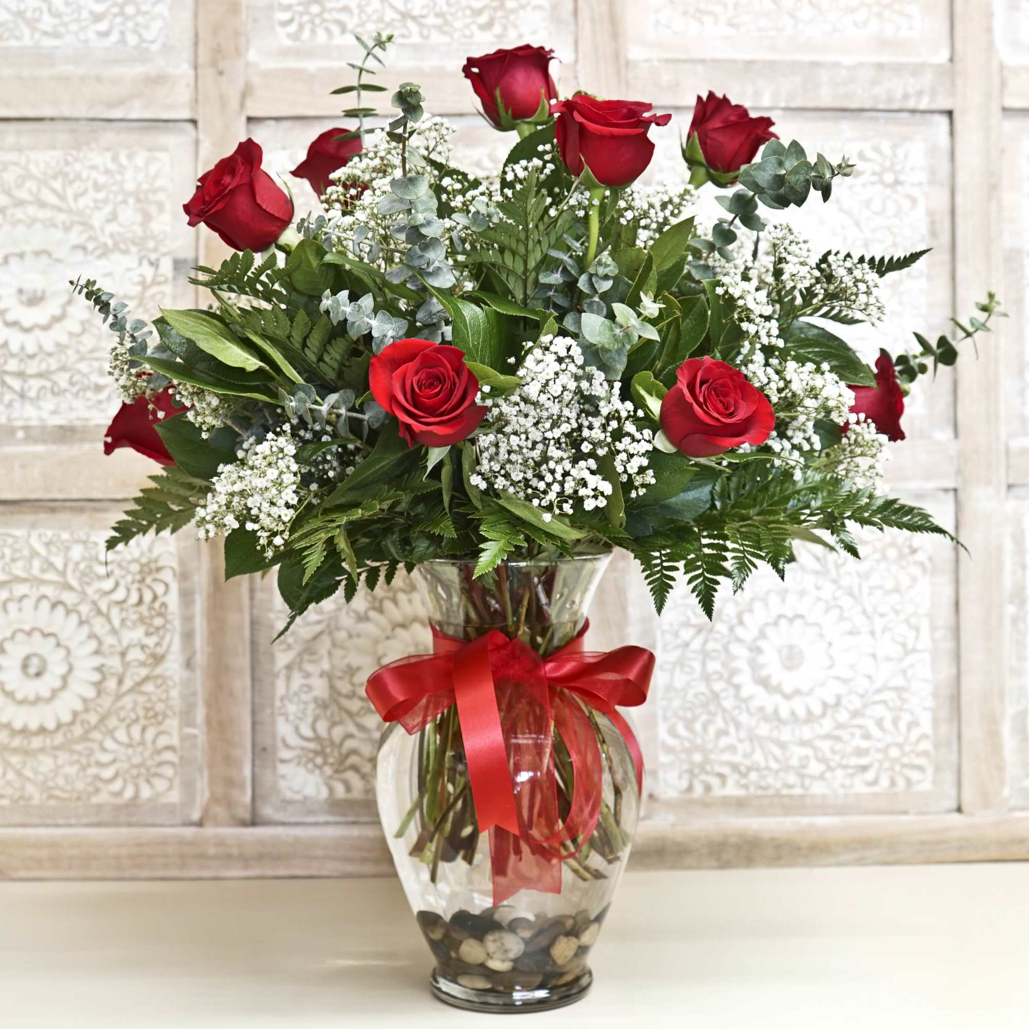 One of our most popular bouquet is the TRADITIONAL in a clear