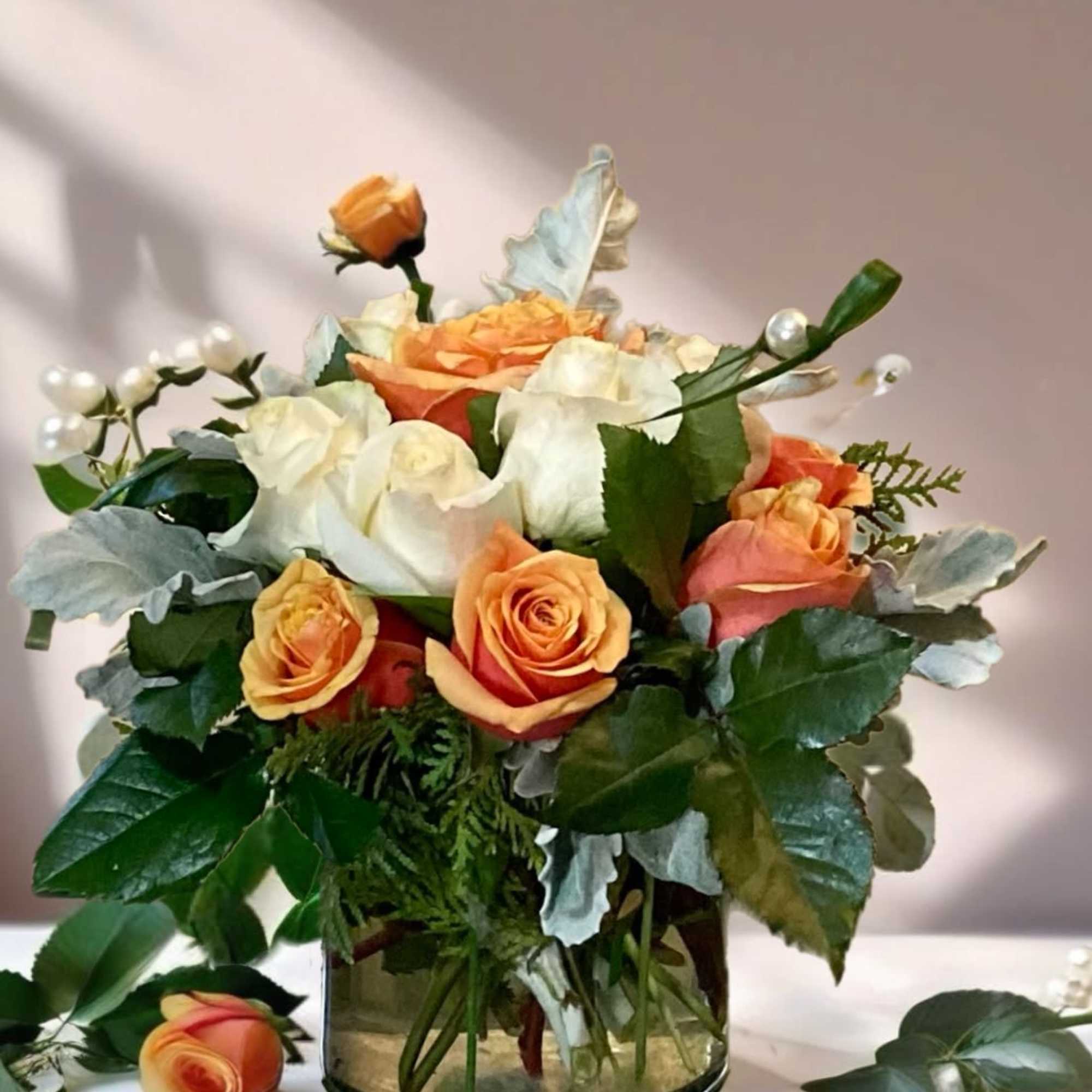 For &lsquo;All year round Autumn lover&rsquo;, this beautiful bouquet of white and
