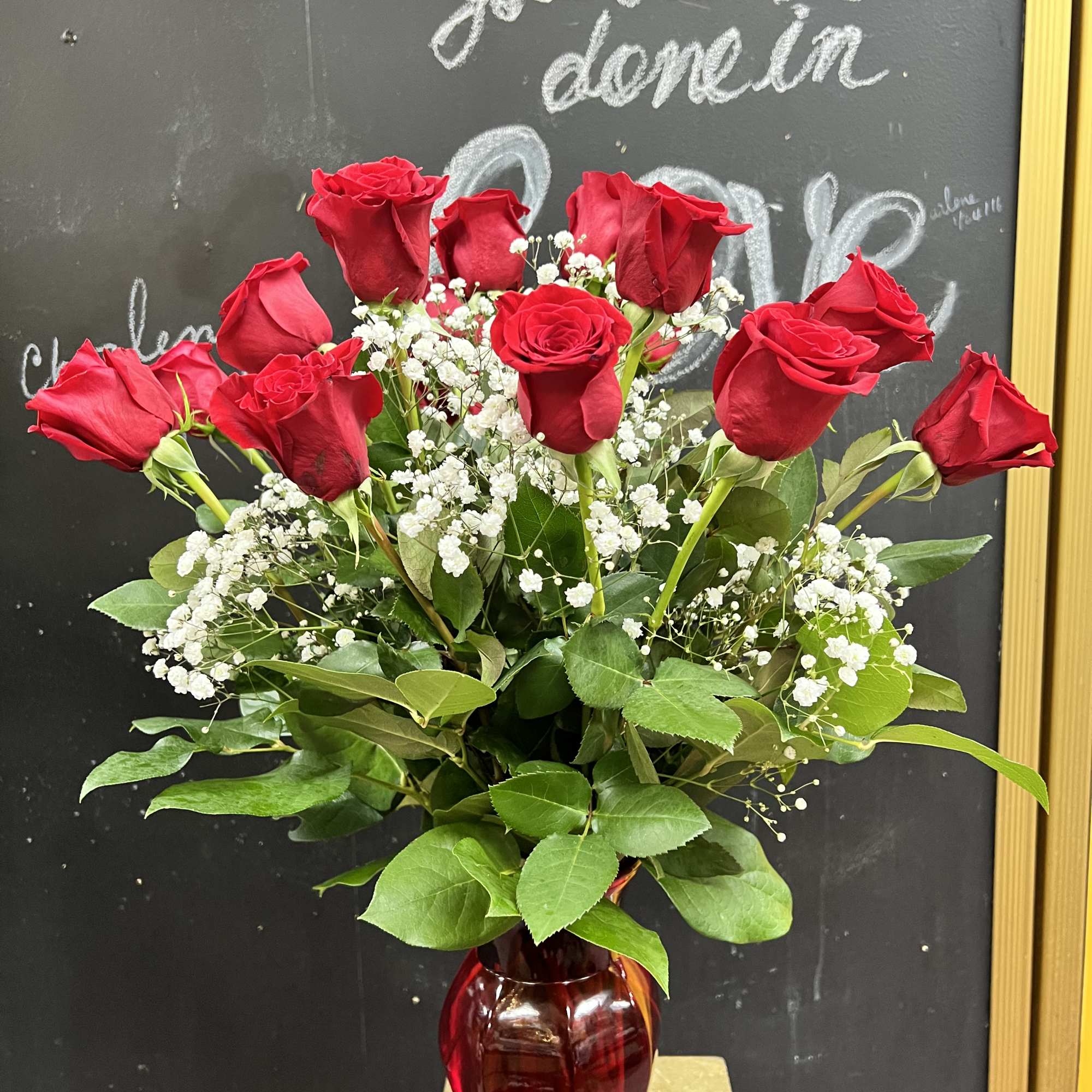 1Dozen red rose arrangement with Imported premium quality red roses.
