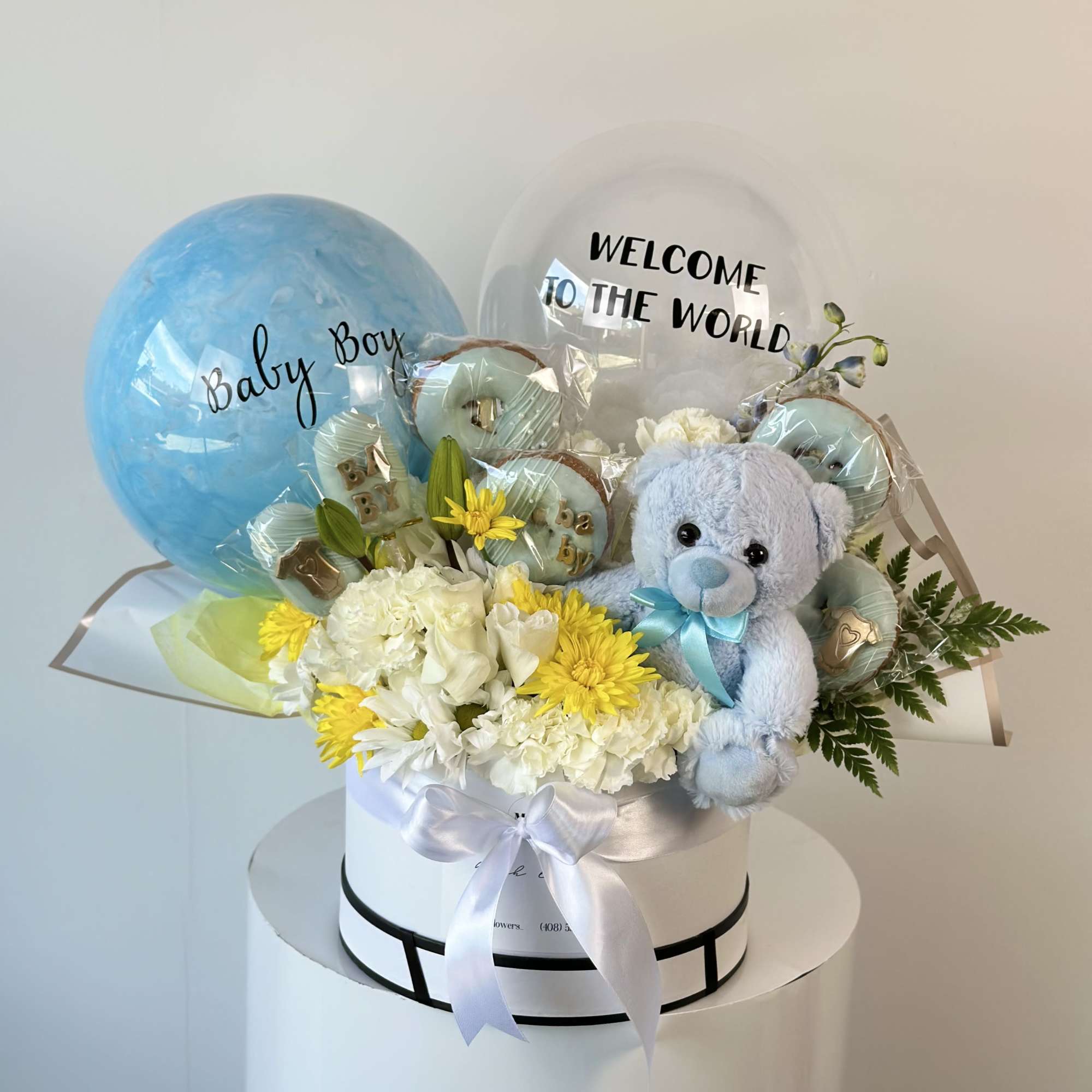 Surprise them with the perfect new born gift combination!

Our luxury gift offers