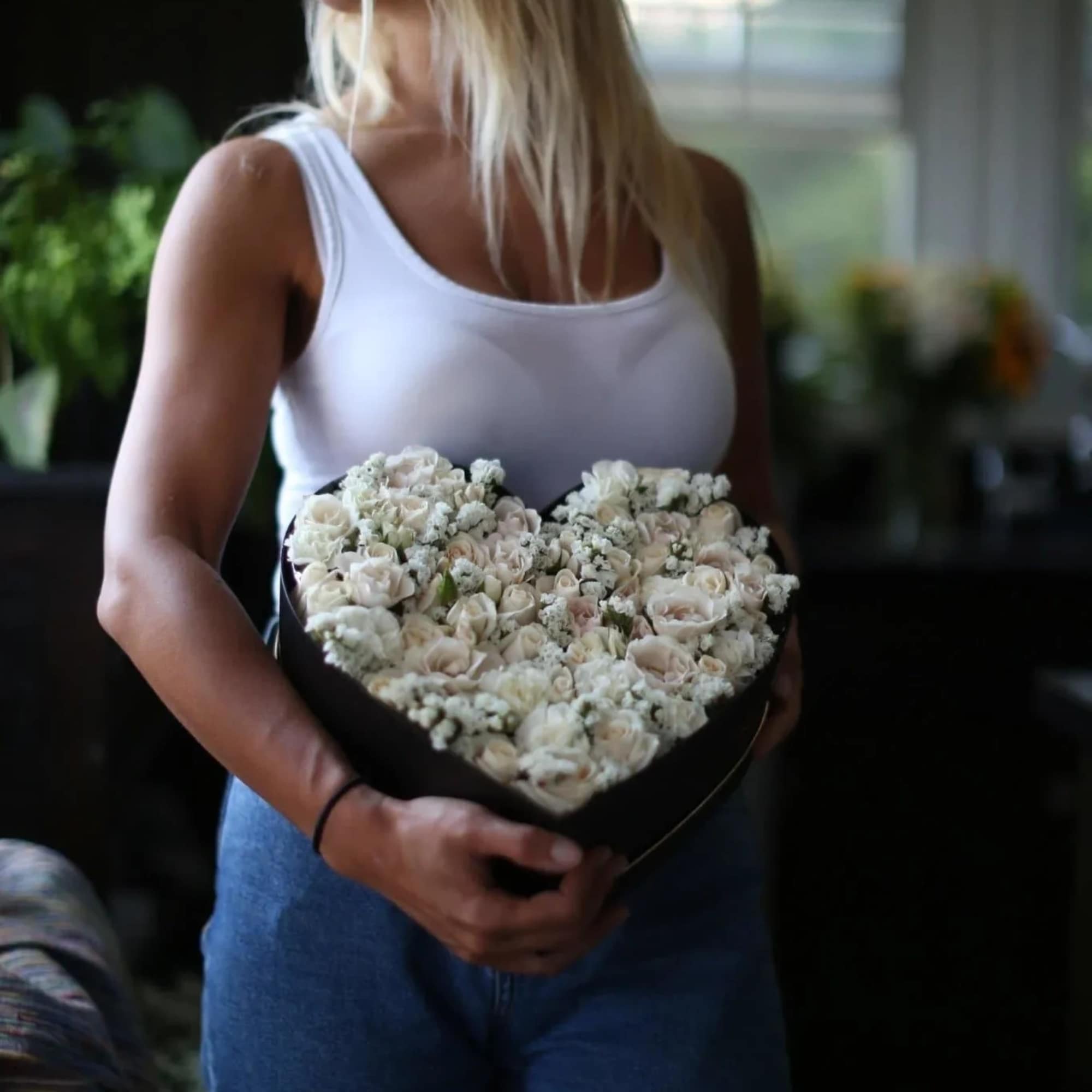 Box with roses. Can do one color or mix in one. 