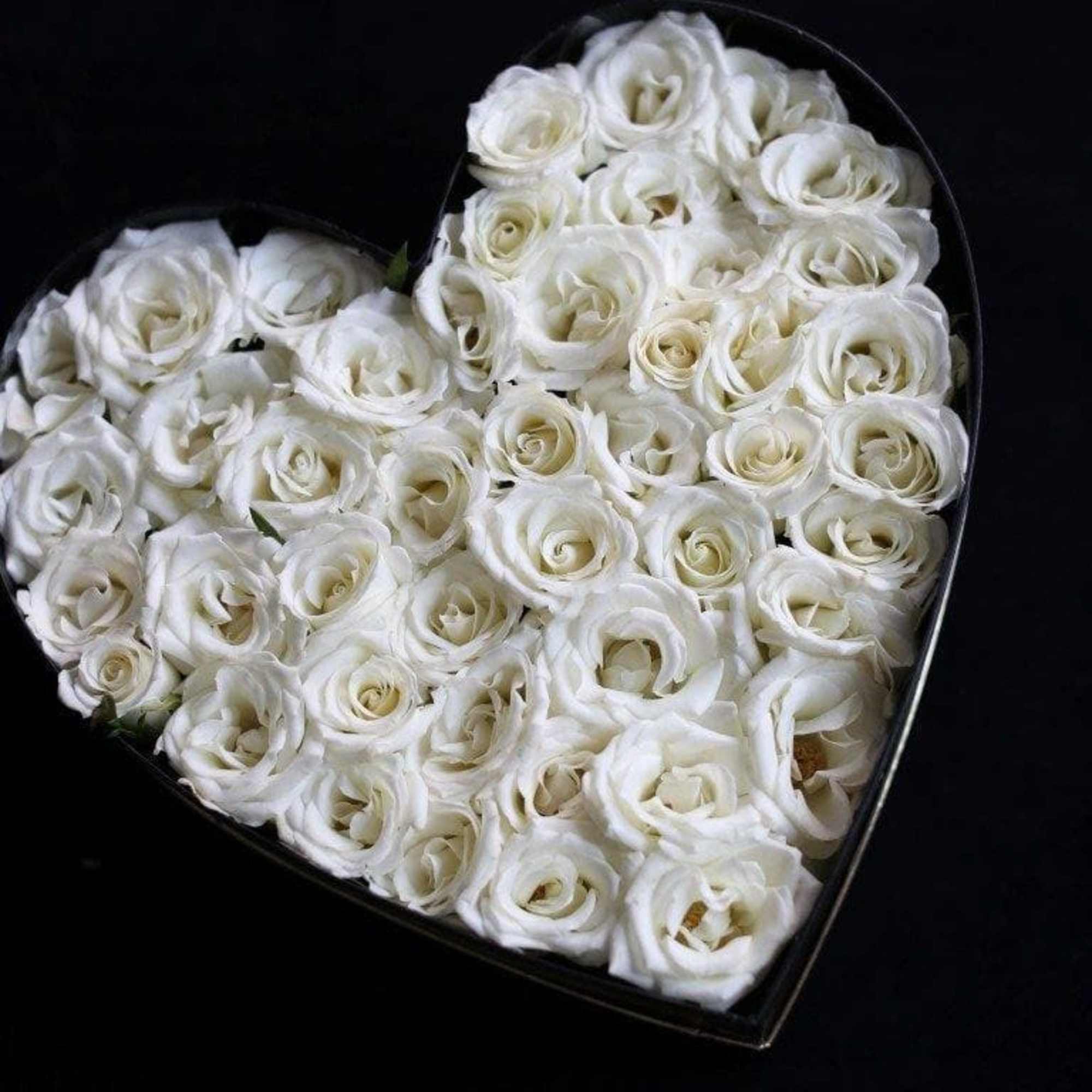 Box with roses. Can do one color or mix in one. 